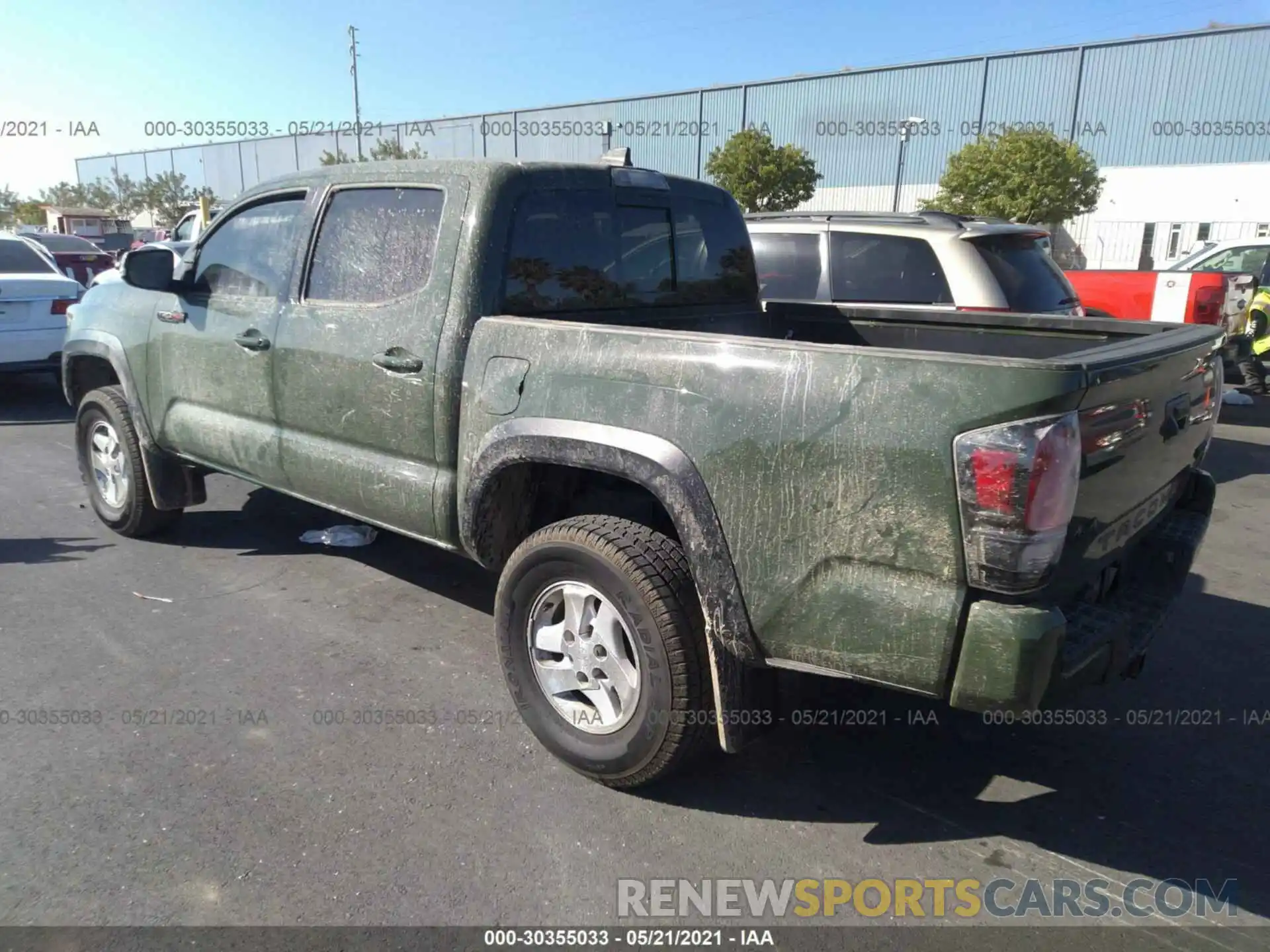 3 Photograph of a damaged car 5TFCZ5AN0LX243040 TOYOTA TACOMA 4WD 2020