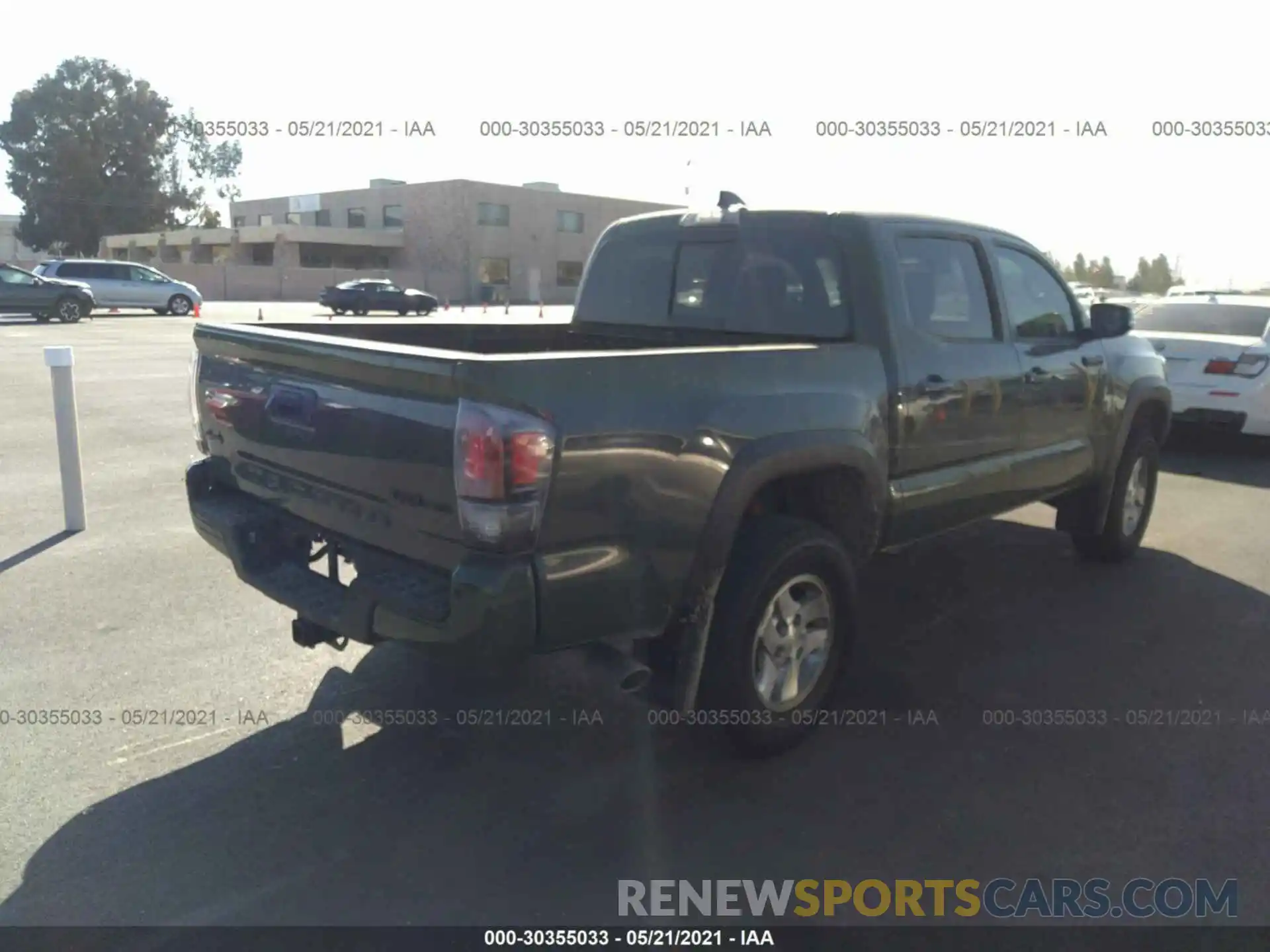 4 Photograph of a damaged car 5TFCZ5AN0LX243040 TOYOTA TACOMA 4WD 2020