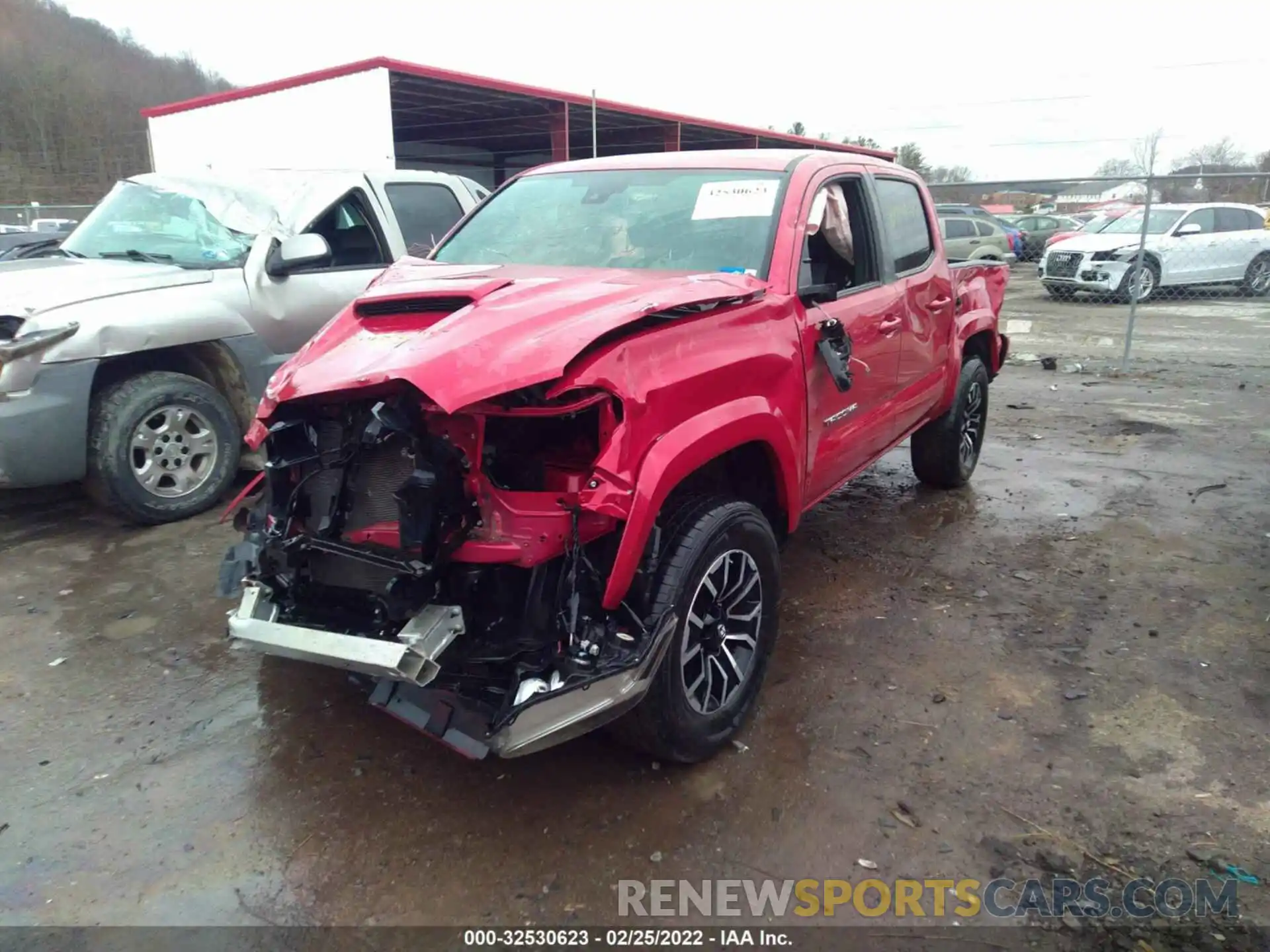 2 Фотография поврежденного автомобиля 5TFCZ5AN1LX212640 TOYOTA TACOMA 4WD 2020