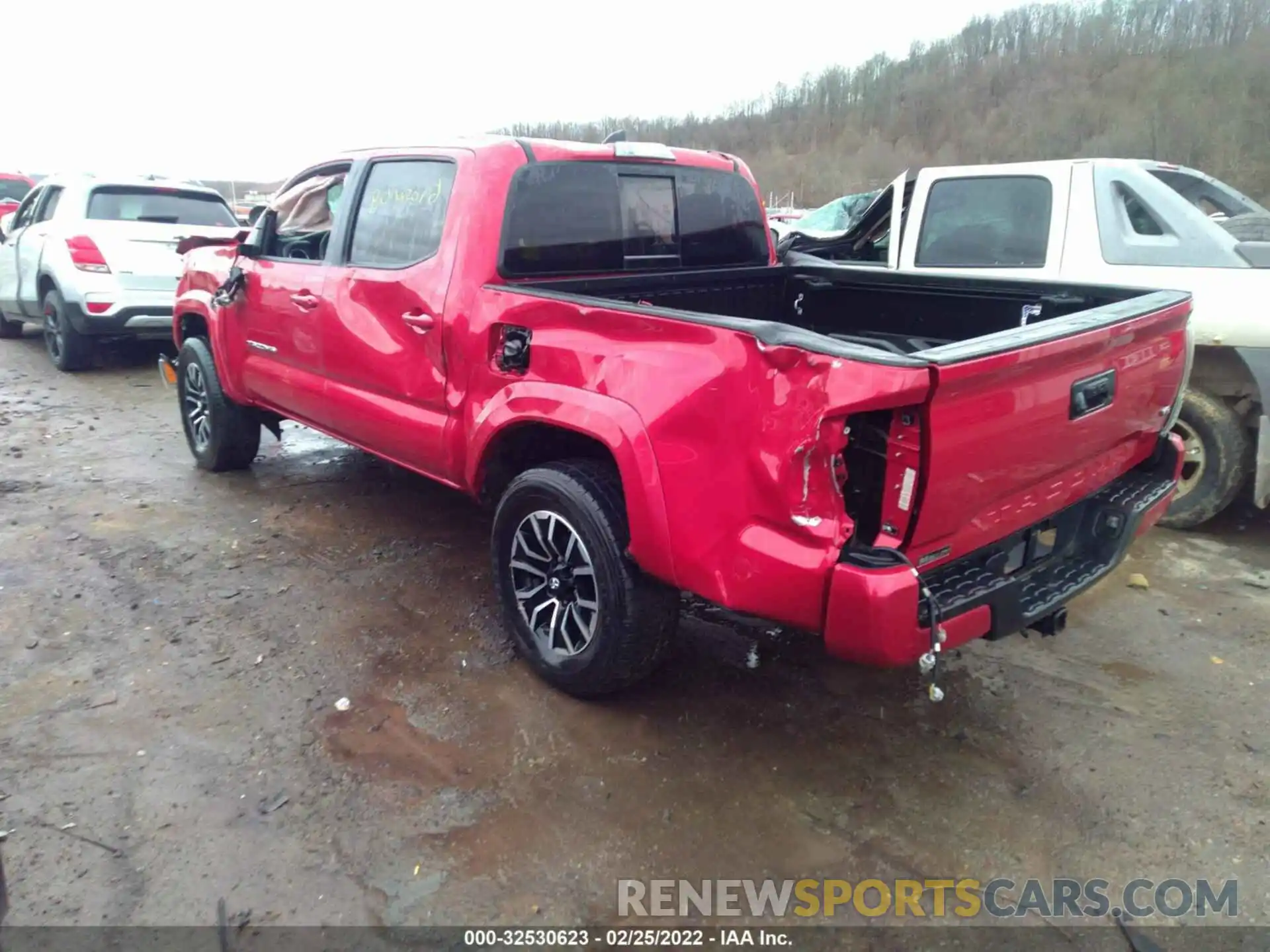 3 Photograph of a damaged car 5TFCZ5AN1LX212640 TOYOTA TACOMA 4WD 2020