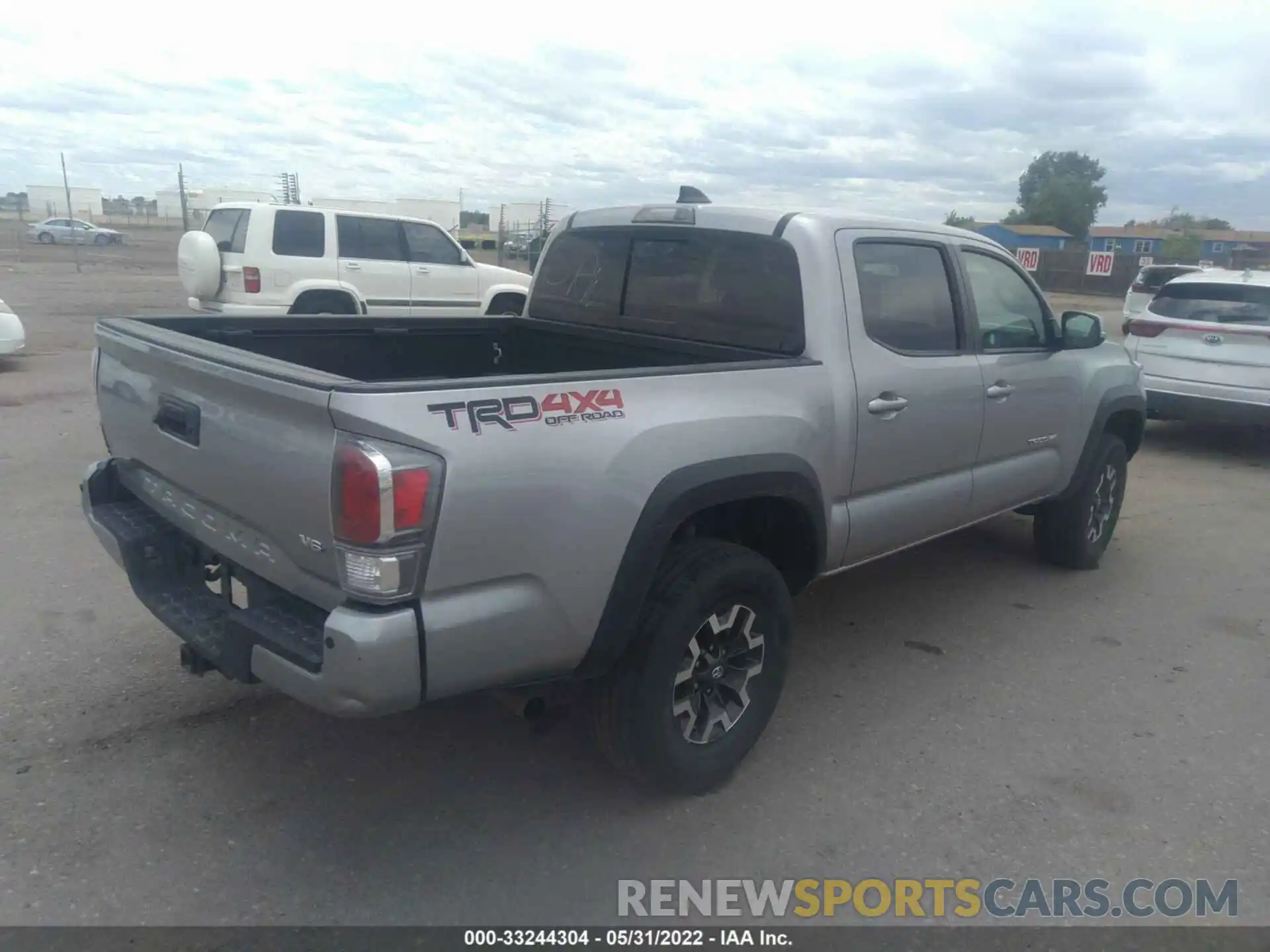 4 Photograph of a damaged car 5TFCZ5AN1LX213528 TOYOTA TACOMA 4WD 2020