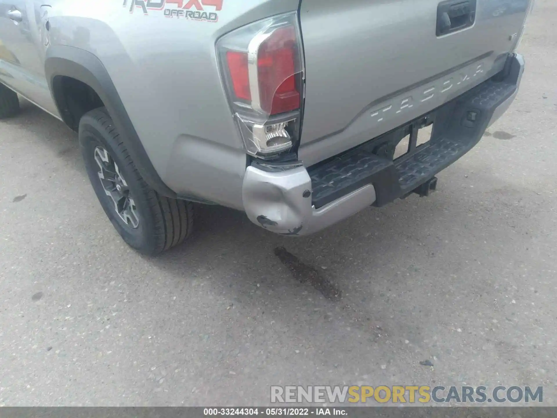 6 Photograph of a damaged car 5TFCZ5AN1LX213528 TOYOTA TACOMA 4WD 2020