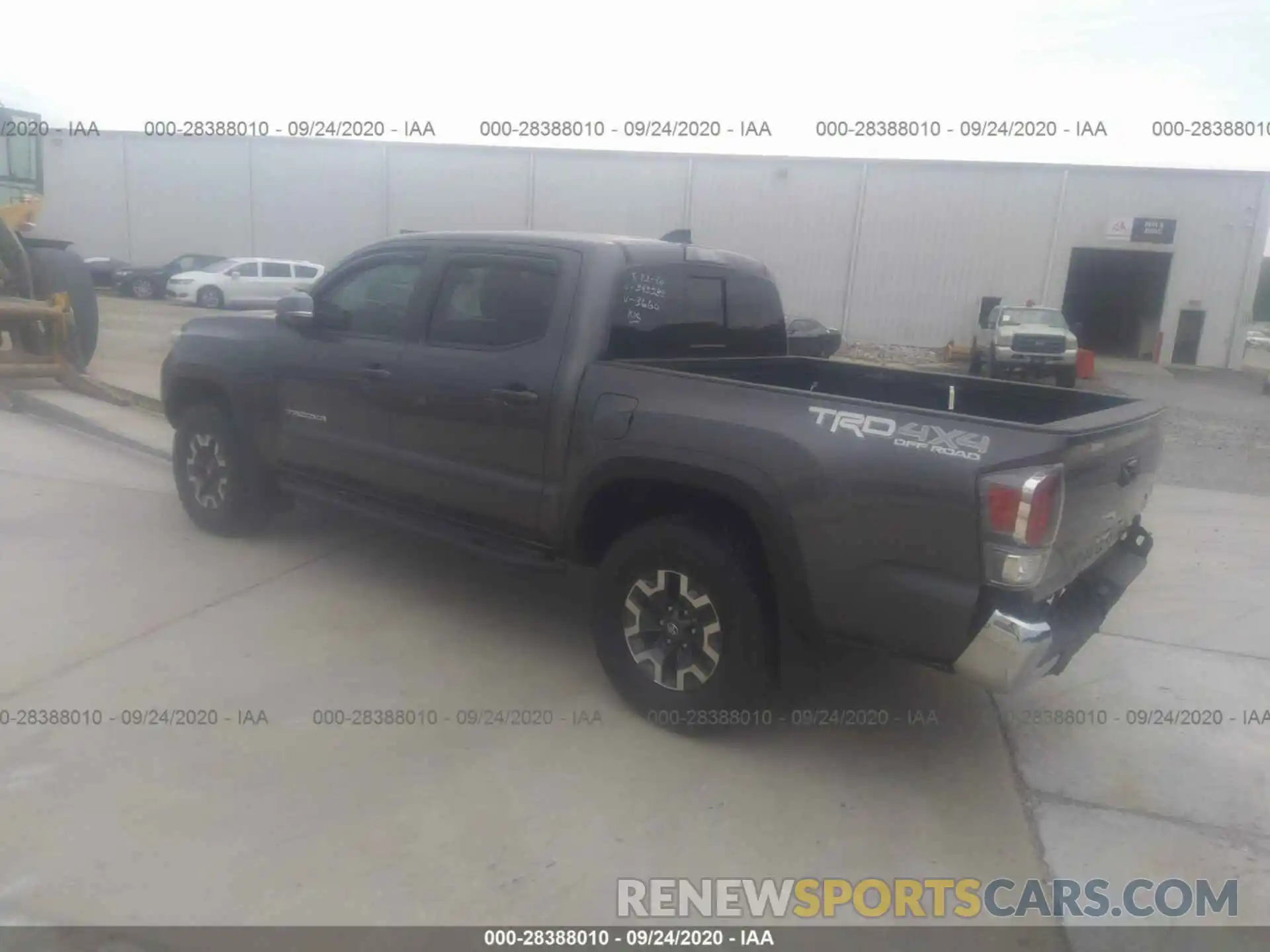 3 Photograph of a damaged car 5TFCZ5AN1LX213660 TOYOTA TACOMA 4WD 2020