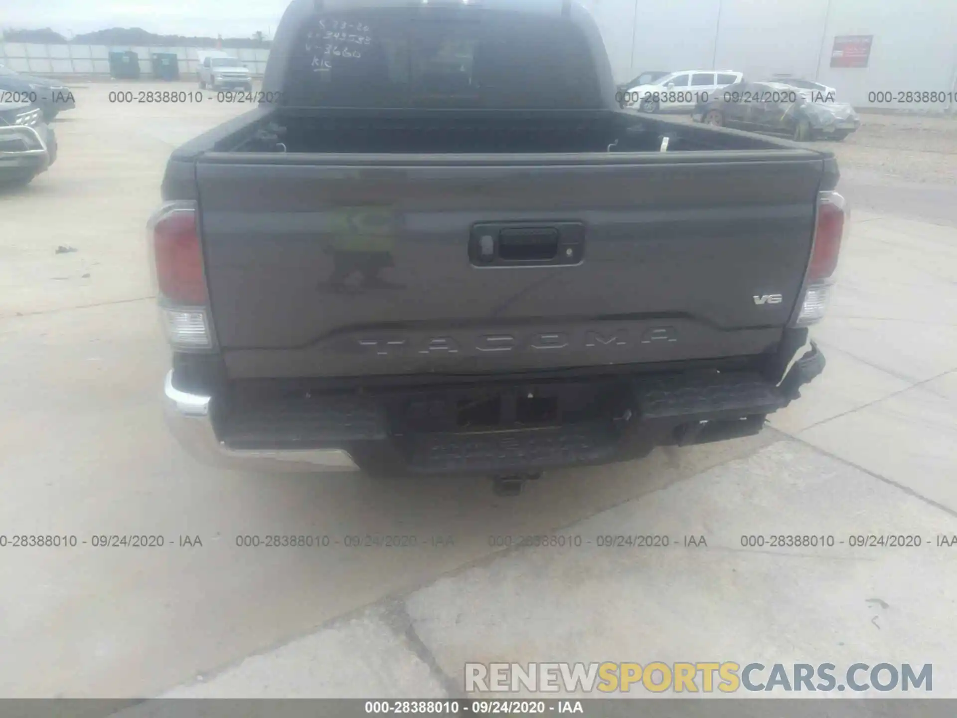 6 Photograph of a damaged car 5TFCZ5AN1LX213660 TOYOTA TACOMA 4WD 2020