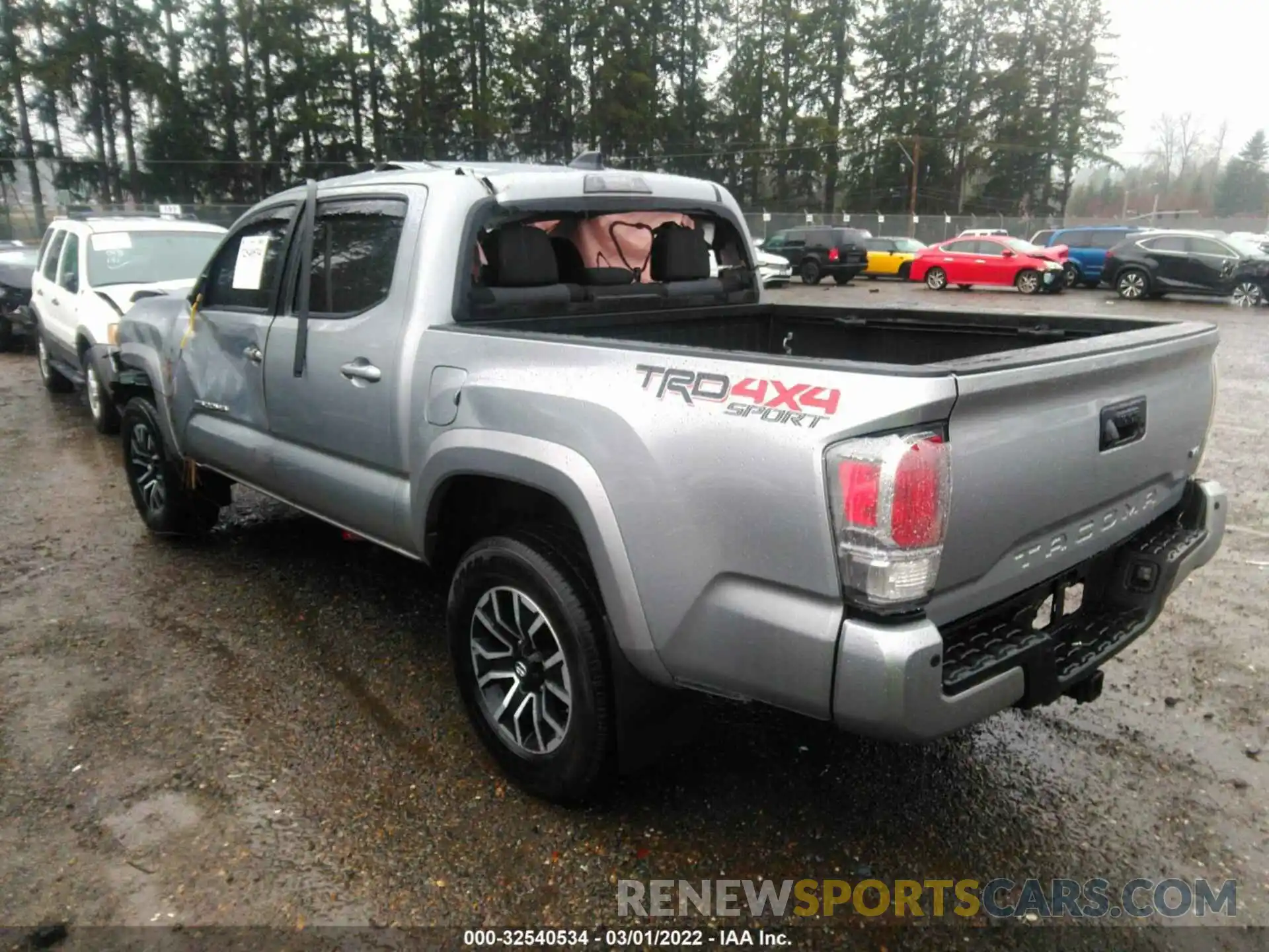 3 Фотография поврежденного автомобиля 5TFCZ5AN1LX220821 TOYOTA TACOMA 4WD 2020