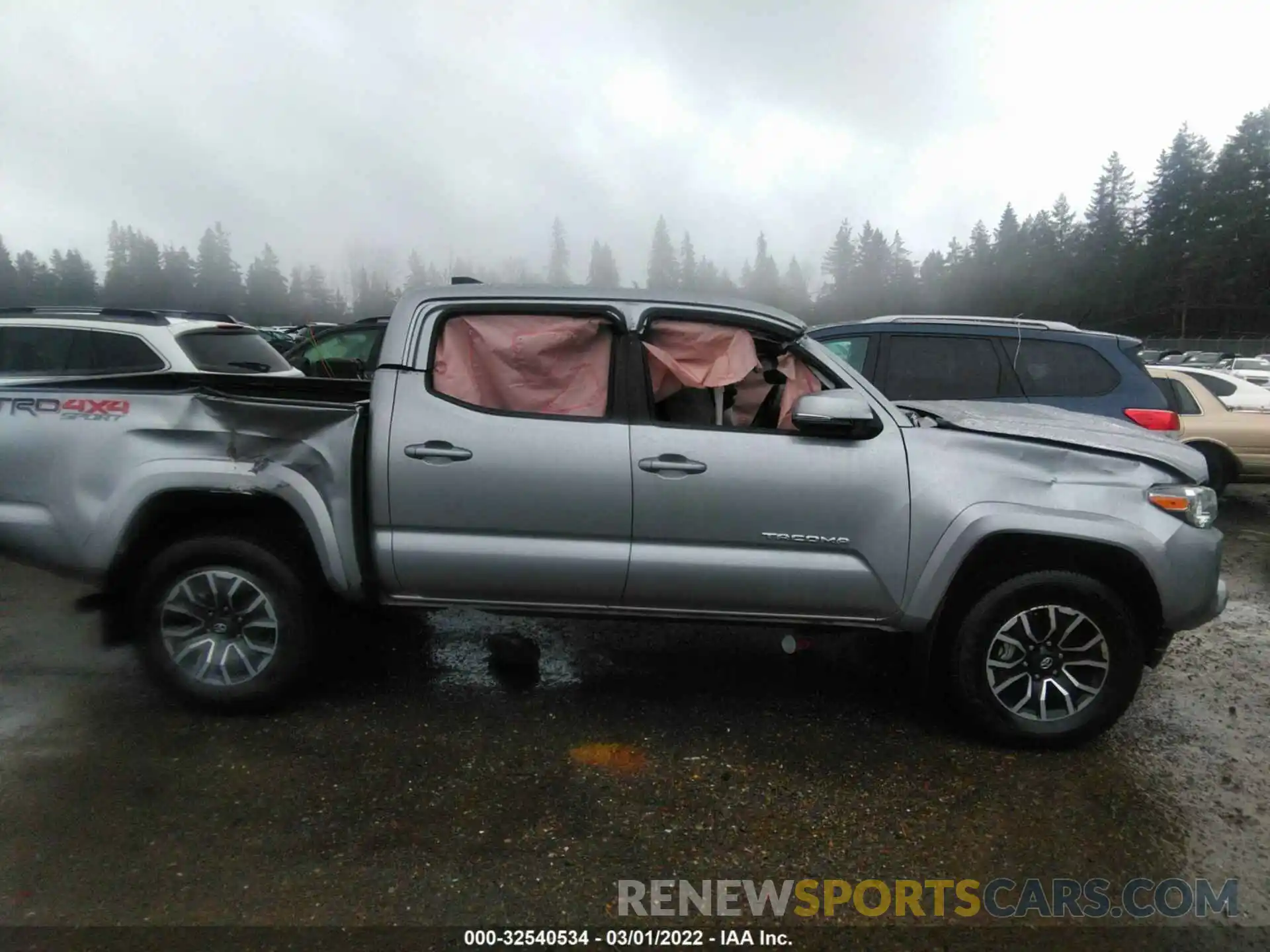 6 Photograph of a damaged car 5TFCZ5AN1LX220821 TOYOTA TACOMA 4WD 2020