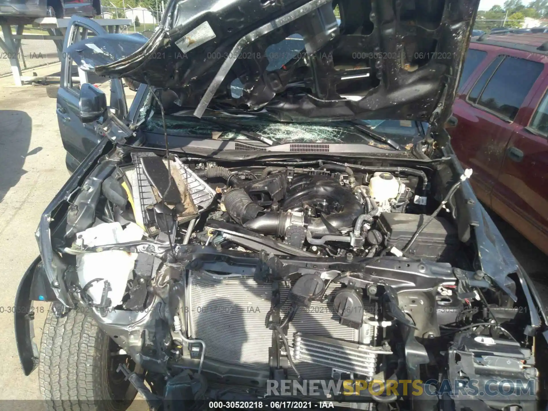 10 Фотография поврежденного автомобиля 5TFCZ5AN1LX229339 TOYOTA TACOMA 4WD 2020