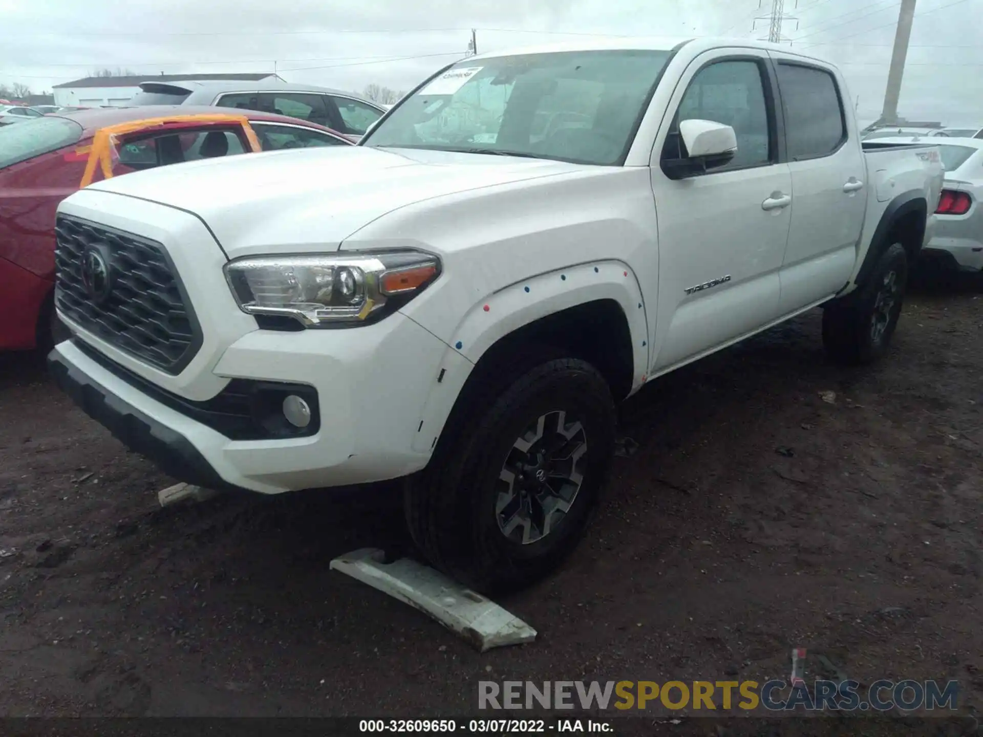 2 Фотография поврежденного автомобиля 5TFCZ5AN1LX230099 TOYOTA TACOMA 4WD 2020