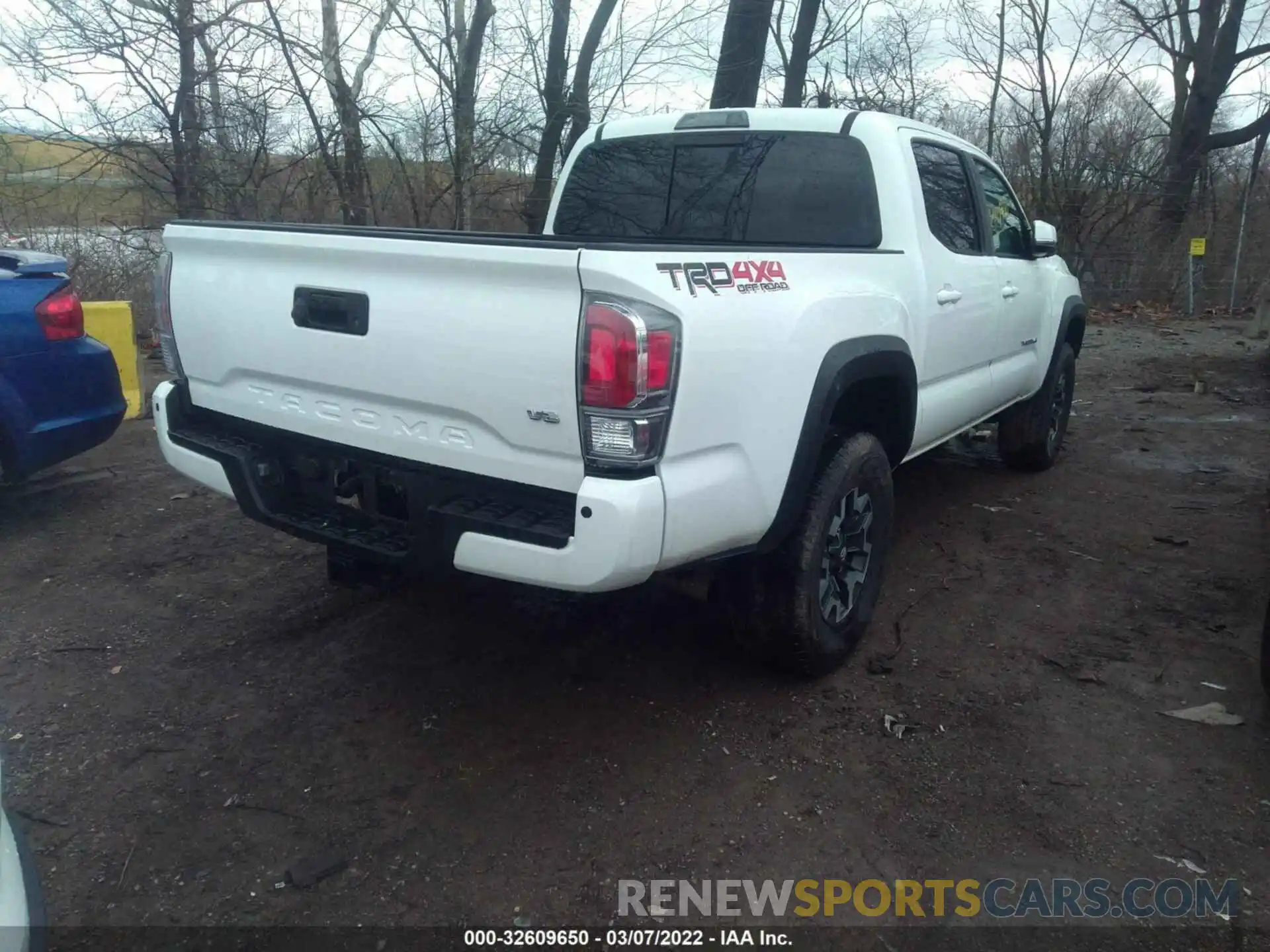 4 Photograph of a damaged car 5TFCZ5AN1LX230099 TOYOTA TACOMA 4WD 2020