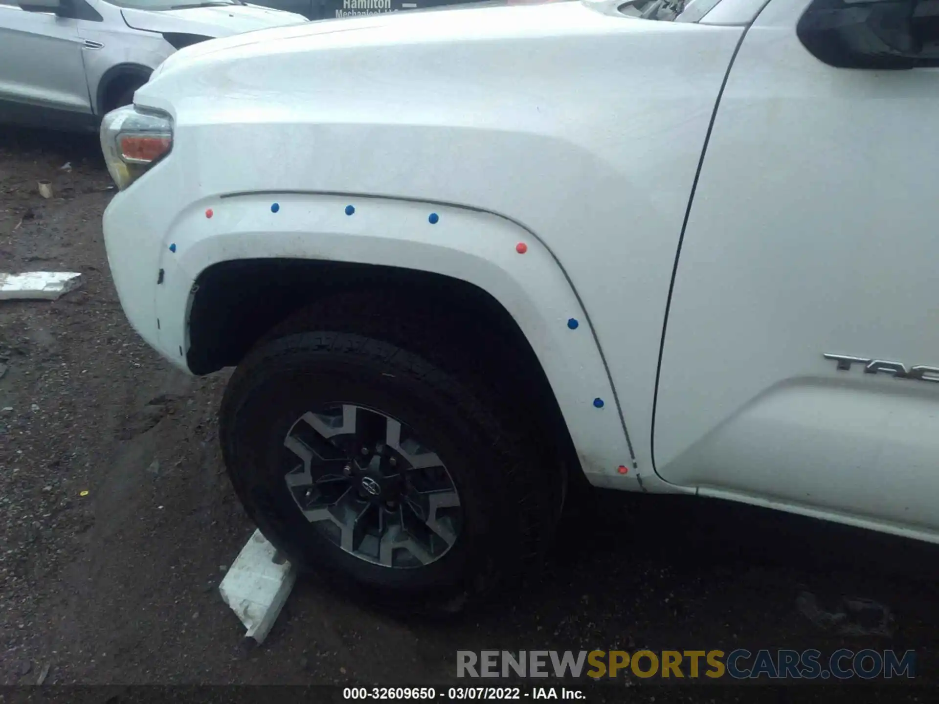 6 Photograph of a damaged car 5TFCZ5AN1LX230099 TOYOTA TACOMA 4WD 2020