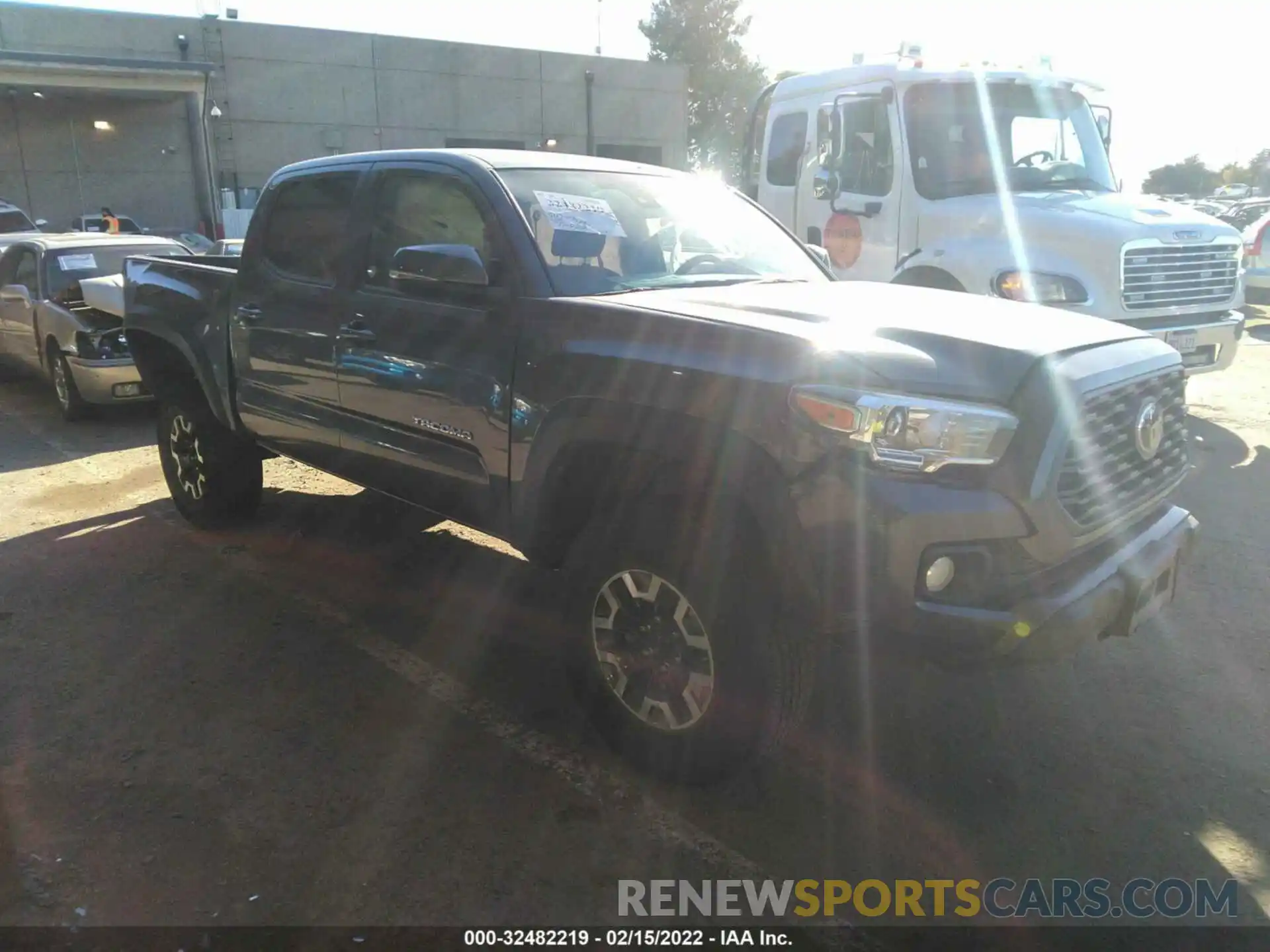 1 Photograph of a damaged car 5TFCZ5AN1LX230510 TOYOTA TACOMA 4WD 2020