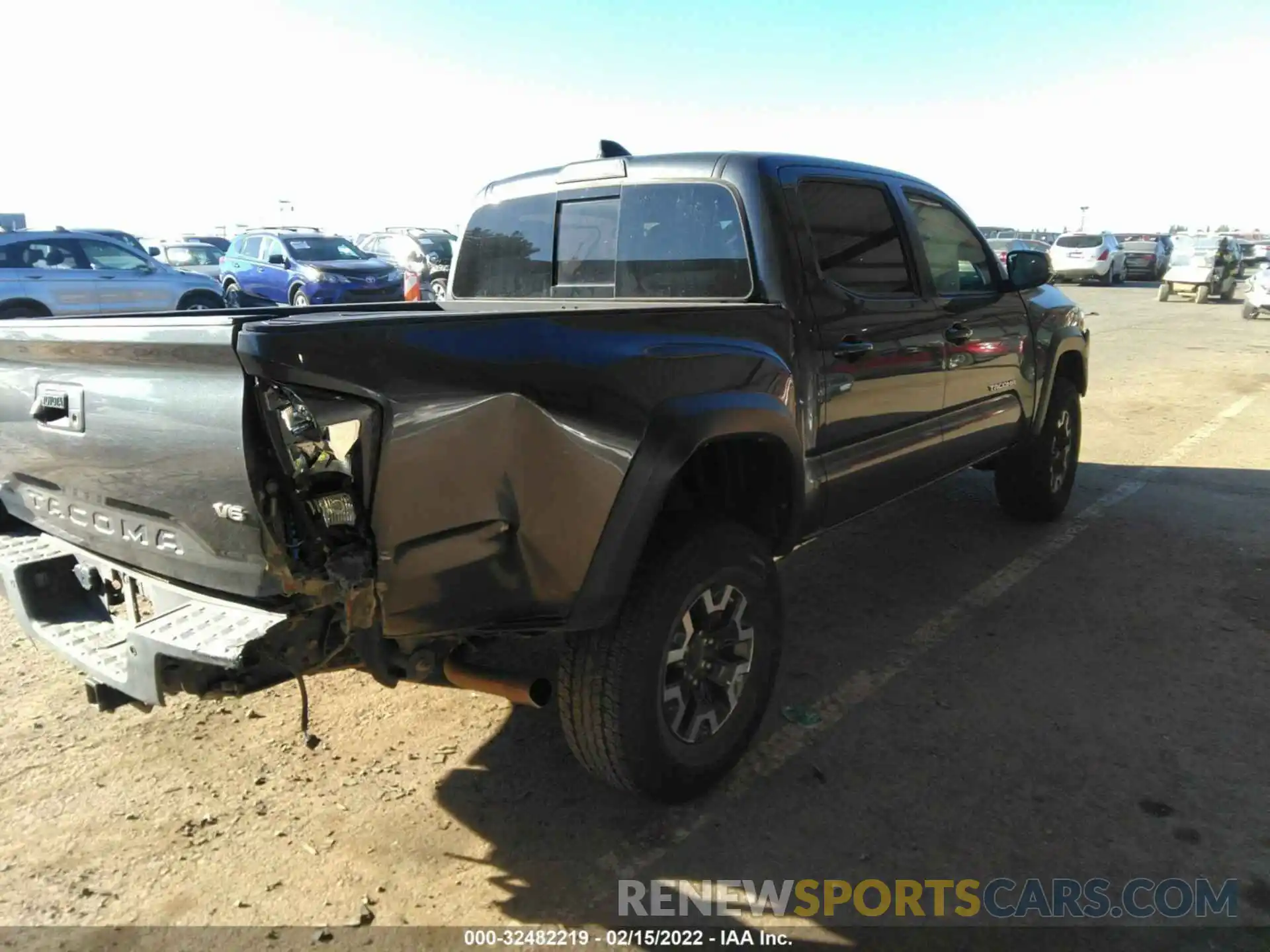 4 Photograph of a damaged car 5TFCZ5AN1LX230510 TOYOTA TACOMA 4WD 2020