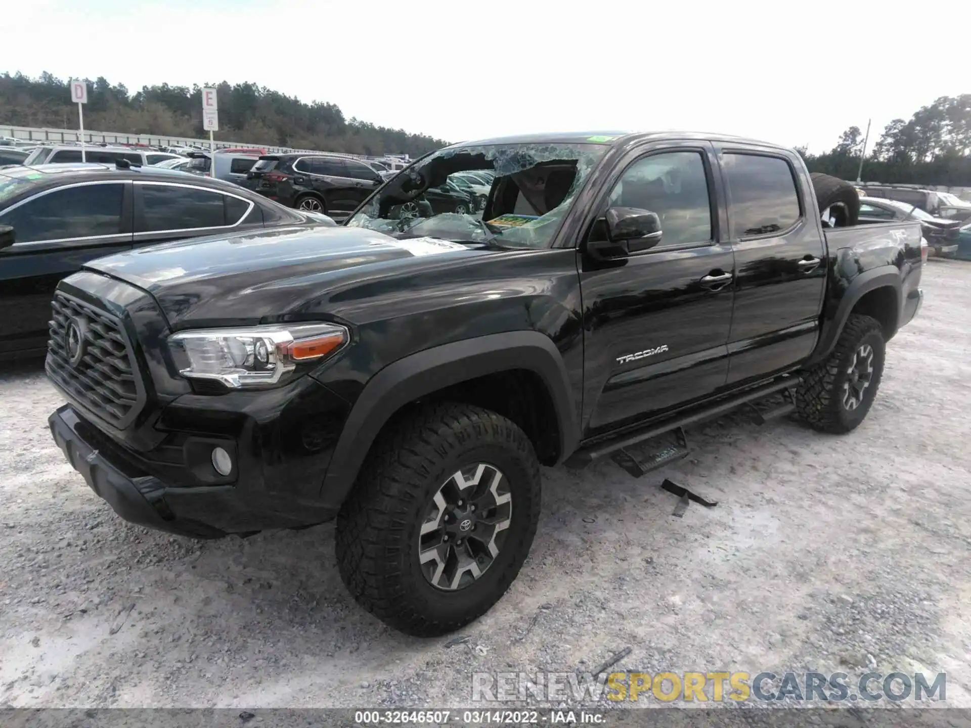 2 Фотография поврежденного автомобиля 5TFCZ5AN1LX238557 TOYOTA TACOMA 4WD 2020