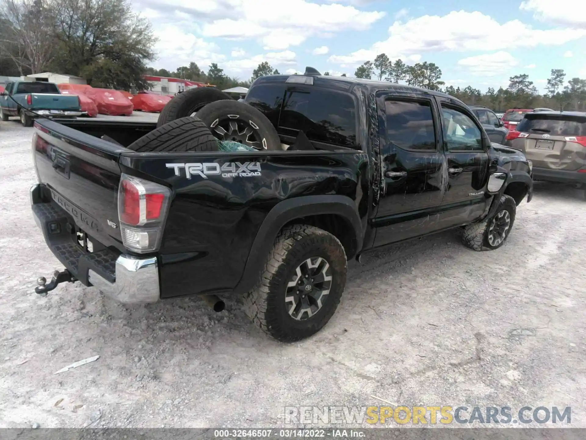 4 Photograph of a damaged car 5TFCZ5AN1LX238557 TOYOTA TACOMA 4WD 2020