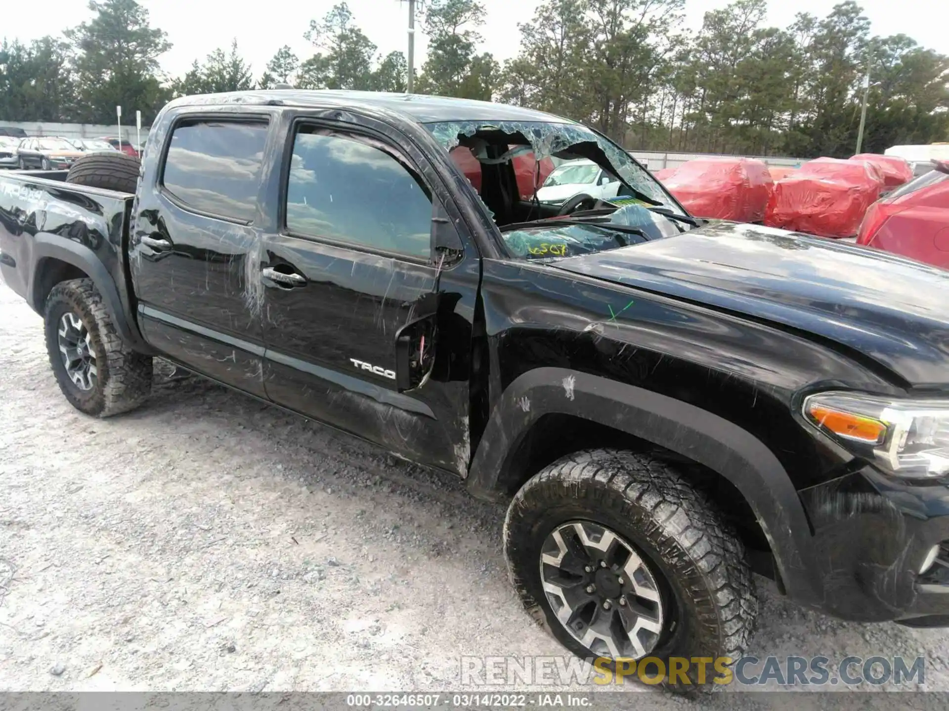 6 Photograph of a damaged car 5TFCZ5AN1LX238557 TOYOTA TACOMA 4WD 2020