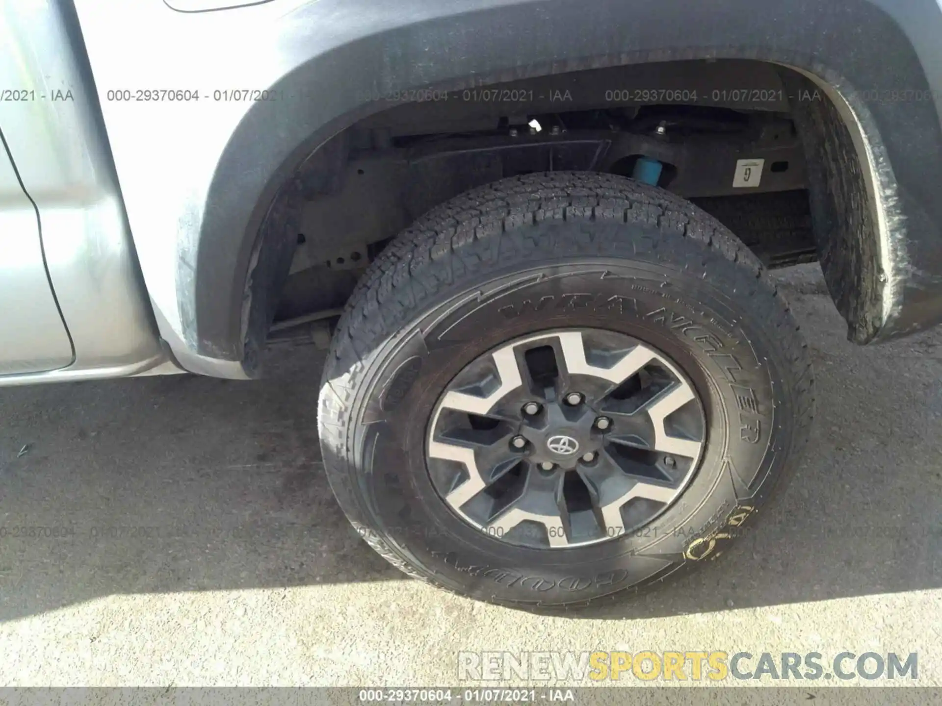 13 Photograph of a damaged car 5TFCZ5AN1LX242592 TOYOTA TACOMA 4WD 2020