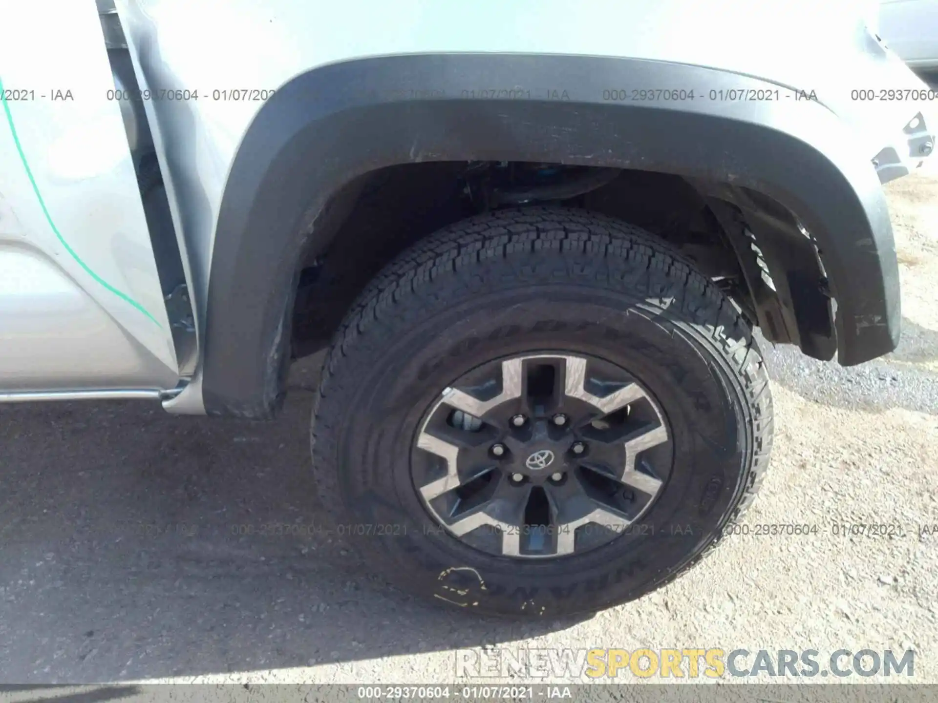 14 Photograph of a damaged car 5TFCZ5AN1LX242592 TOYOTA TACOMA 4WD 2020