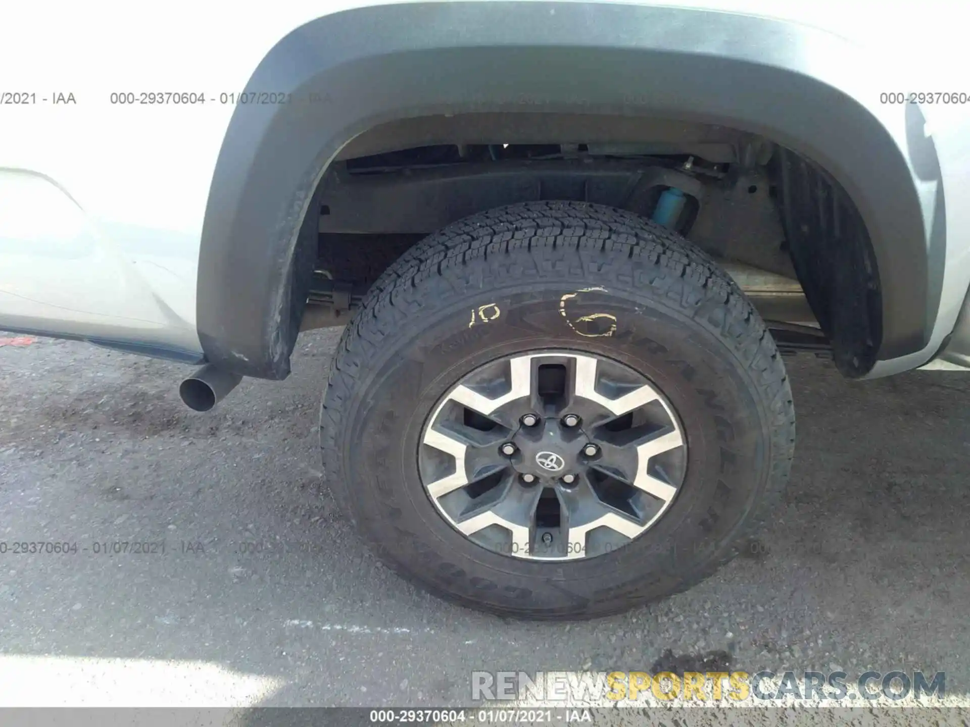 15 Photograph of a damaged car 5TFCZ5AN1LX242592 TOYOTA TACOMA 4WD 2020