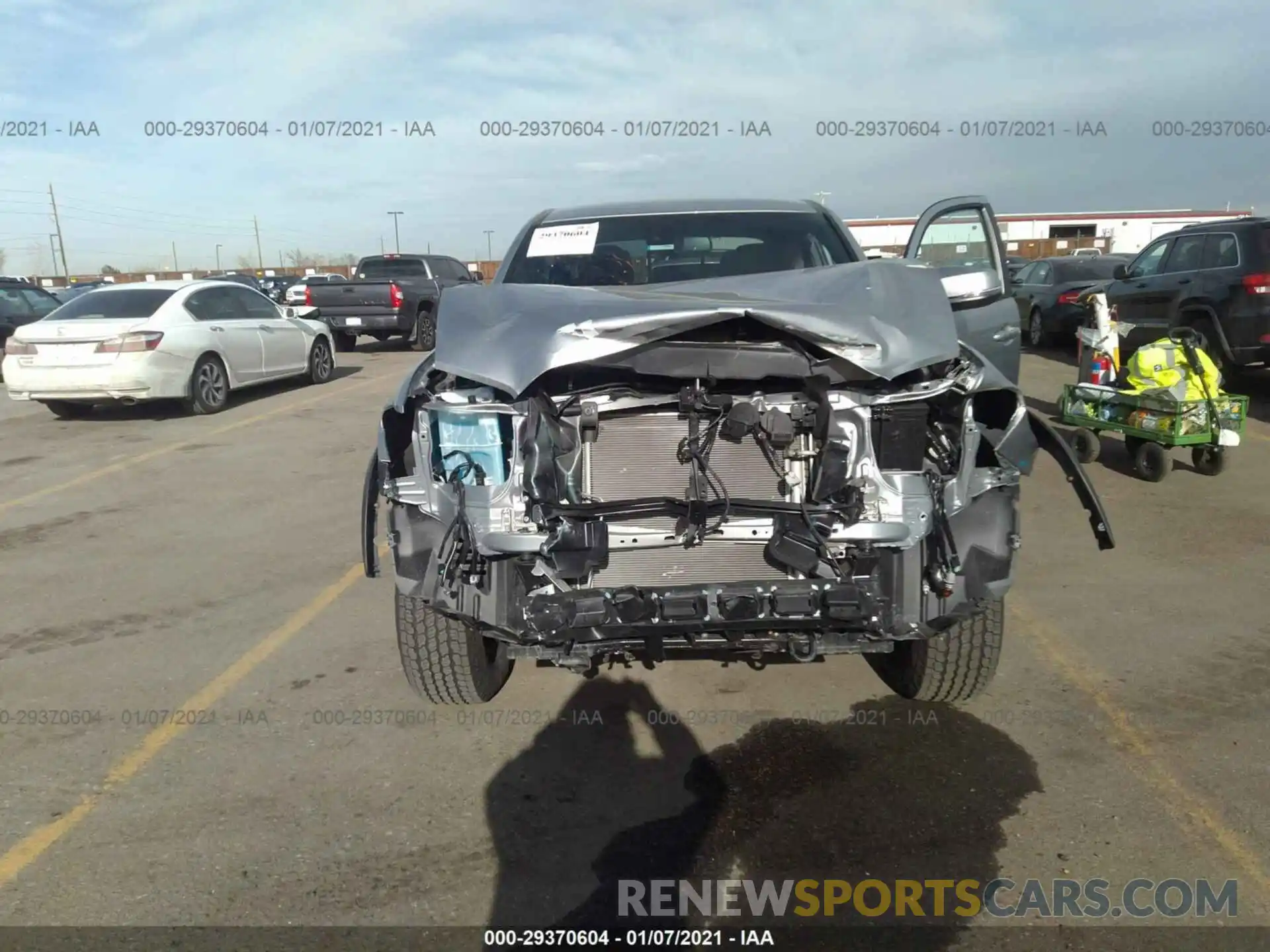 6 Photograph of a damaged car 5TFCZ5AN1LX242592 TOYOTA TACOMA 4WD 2020