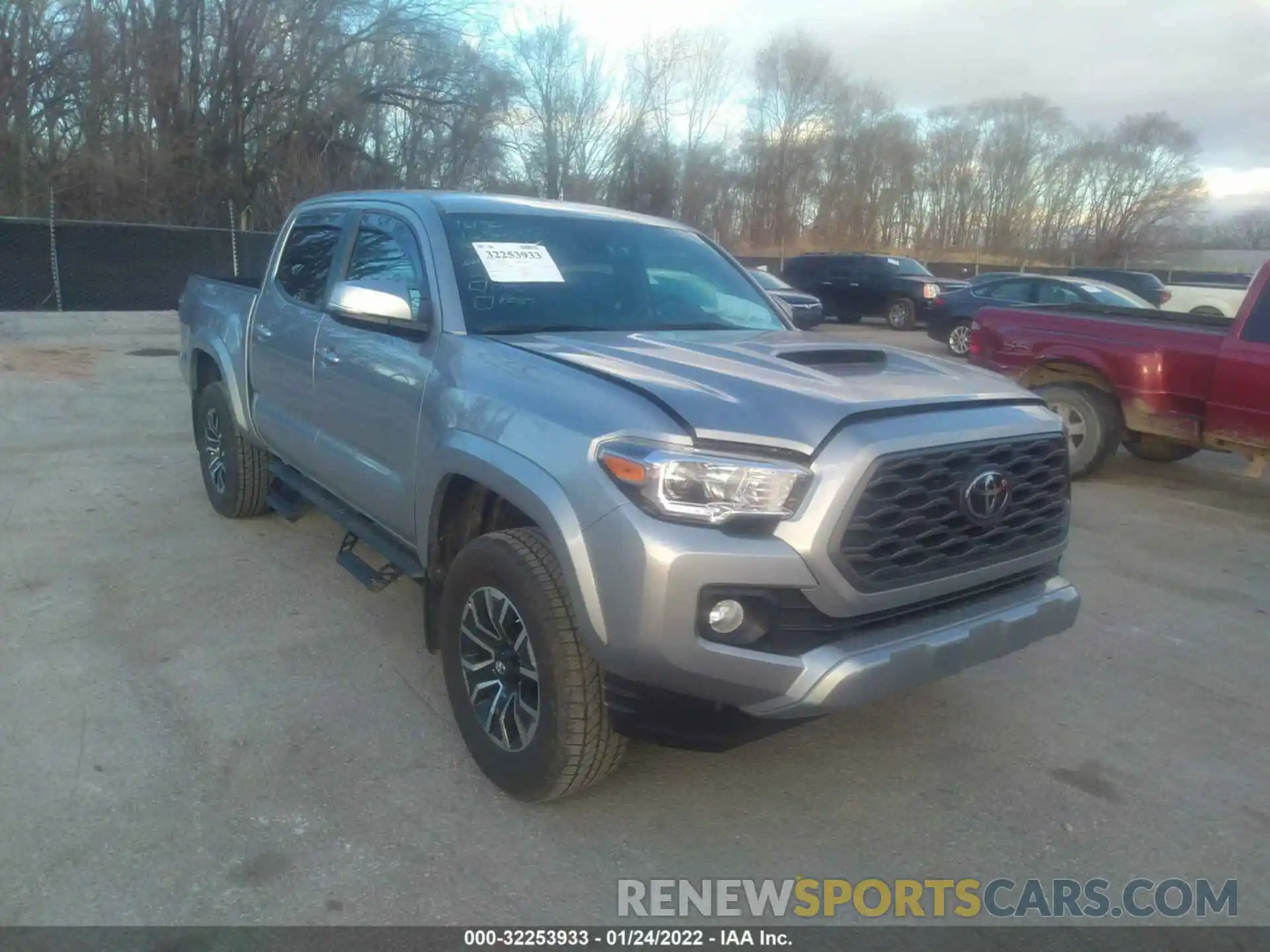 1 Photograph of a damaged car 5TFCZ5AN2LX220004 TOYOTA TACOMA 4WD 2020