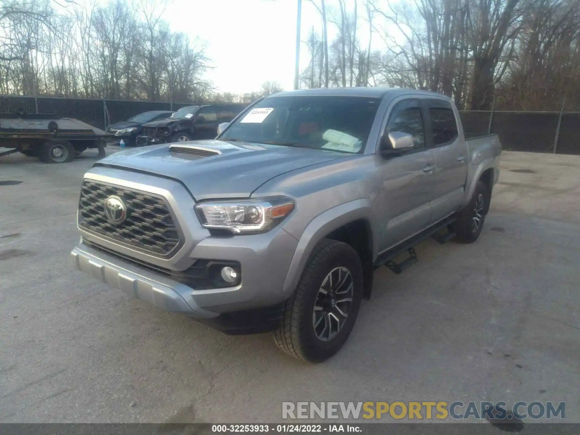 2 Photograph of a damaged car 5TFCZ5AN2LX220004 TOYOTA TACOMA 4WD 2020