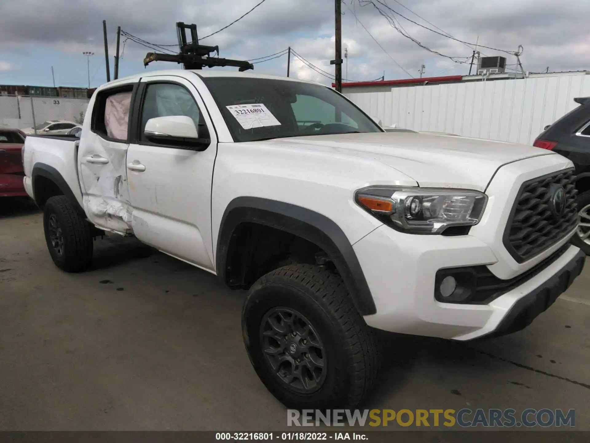 1 Photograph of a damaged car 5TFCZ5AN2LX230709 TOYOTA TACOMA 4WD 2020