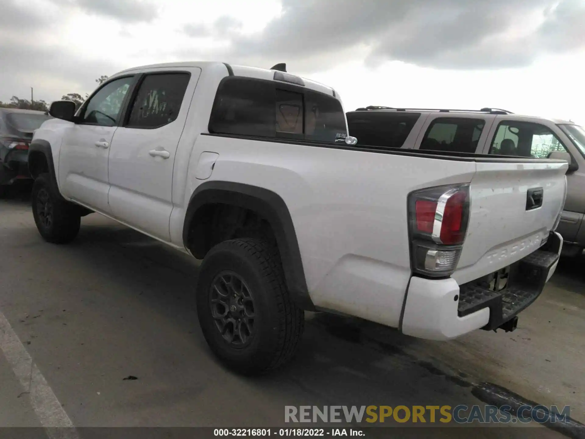 3 Фотография поврежденного автомобиля 5TFCZ5AN2LX230709 TOYOTA TACOMA 4WD 2020