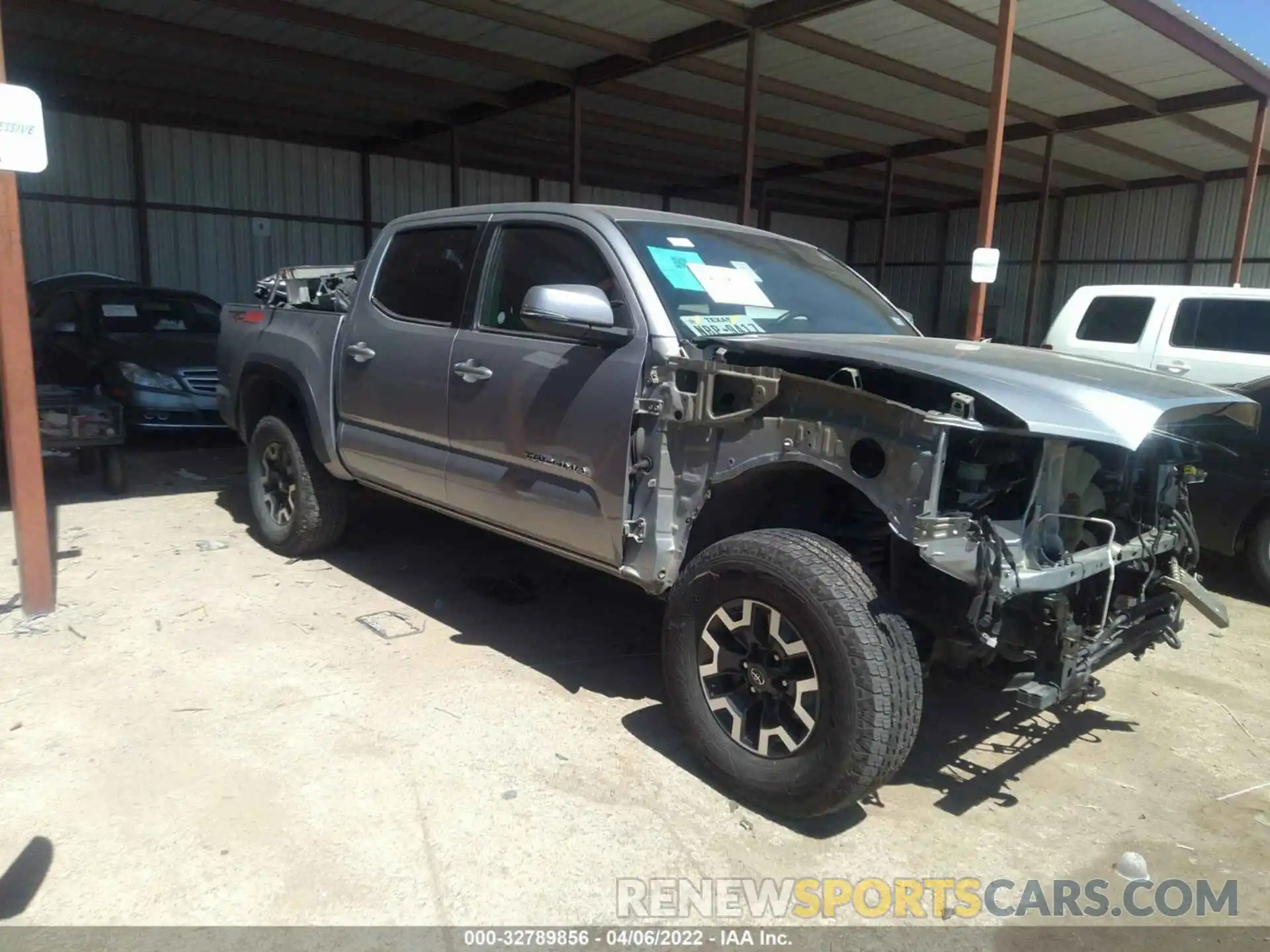 1 Photograph of a damaged car 5TFCZ5AN2LX231309 TOYOTA TACOMA 4WD 2020