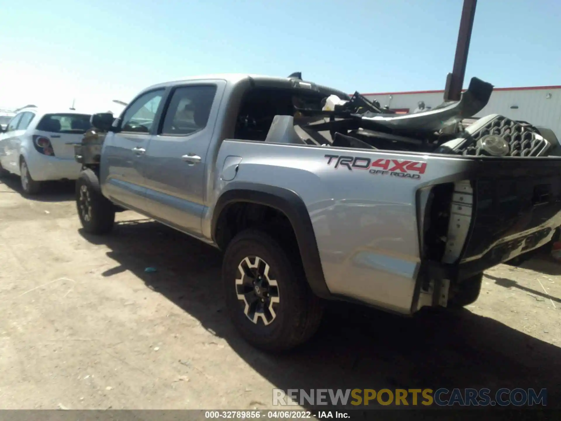 3 Photograph of a damaged car 5TFCZ5AN2LX231309 TOYOTA TACOMA 4WD 2020