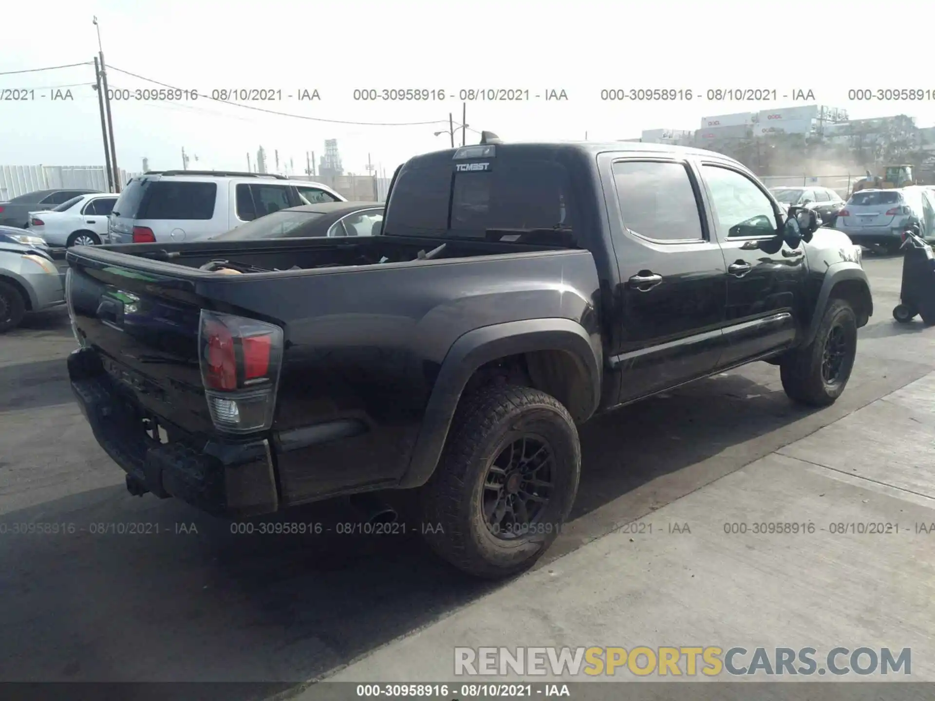 4 Photograph of a damaged car 5TFCZ5AN2LX233593 TOYOTA TACOMA 4WD 2020