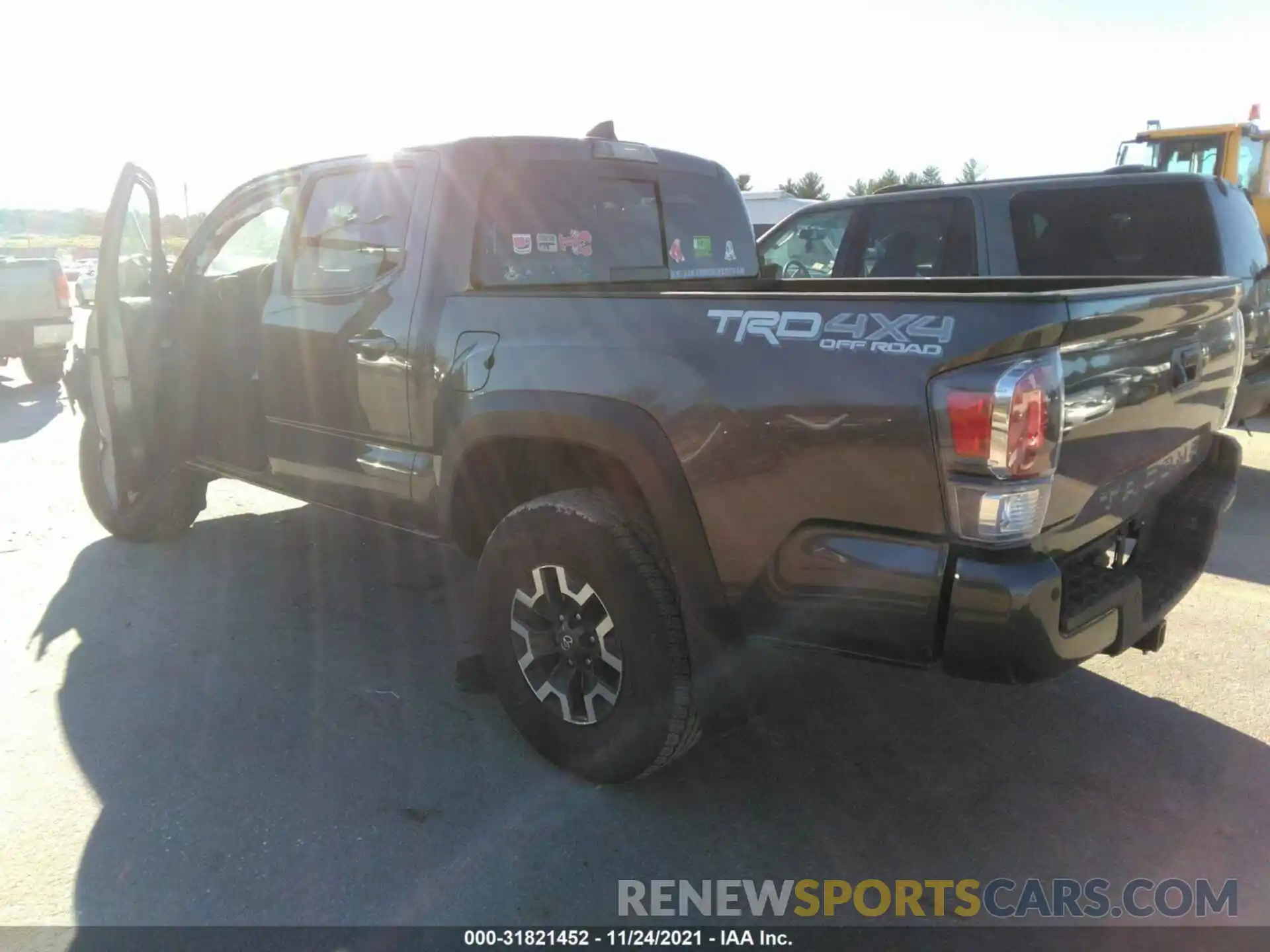 3 Photograph of a damaged car 5TFCZ5AN2LX237286 TOYOTA TACOMA 4WD 2020