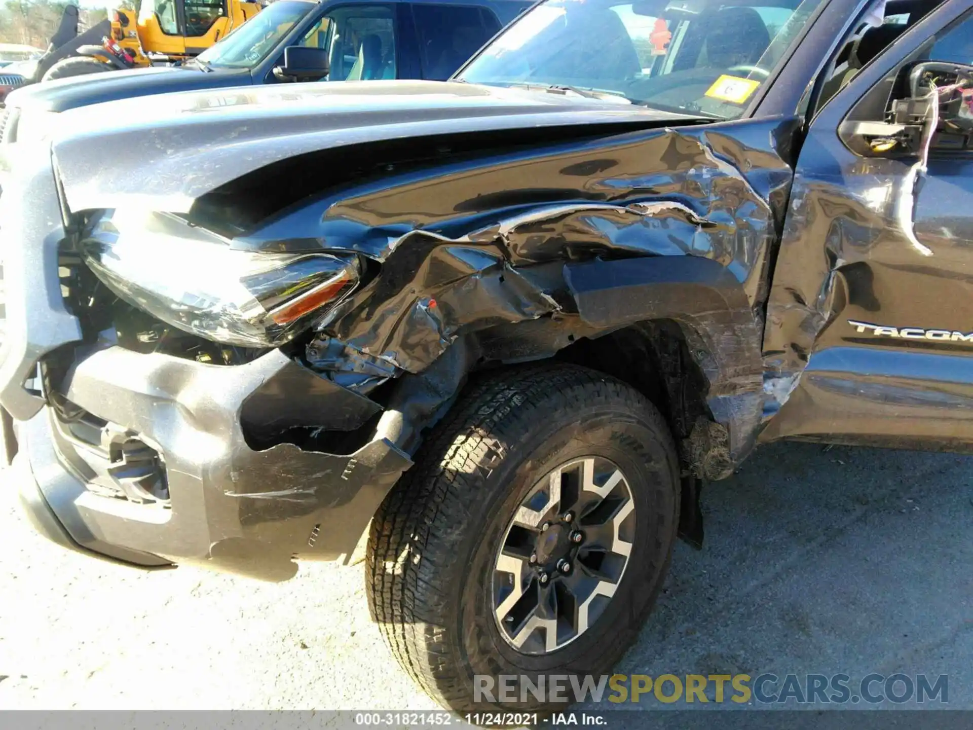 6 Photograph of a damaged car 5TFCZ5AN2LX237286 TOYOTA TACOMA 4WD 2020