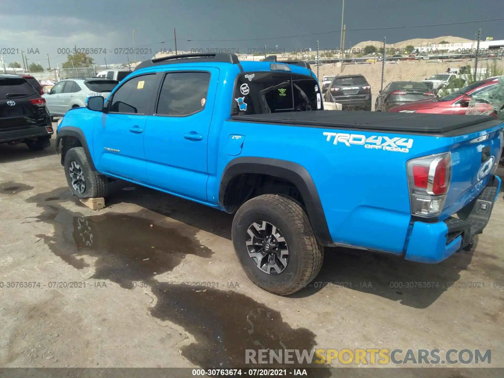 3 Фотография поврежденного автомобиля 5TFCZ5AN2LX243265 TOYOTA TACOMA 4WD 2020