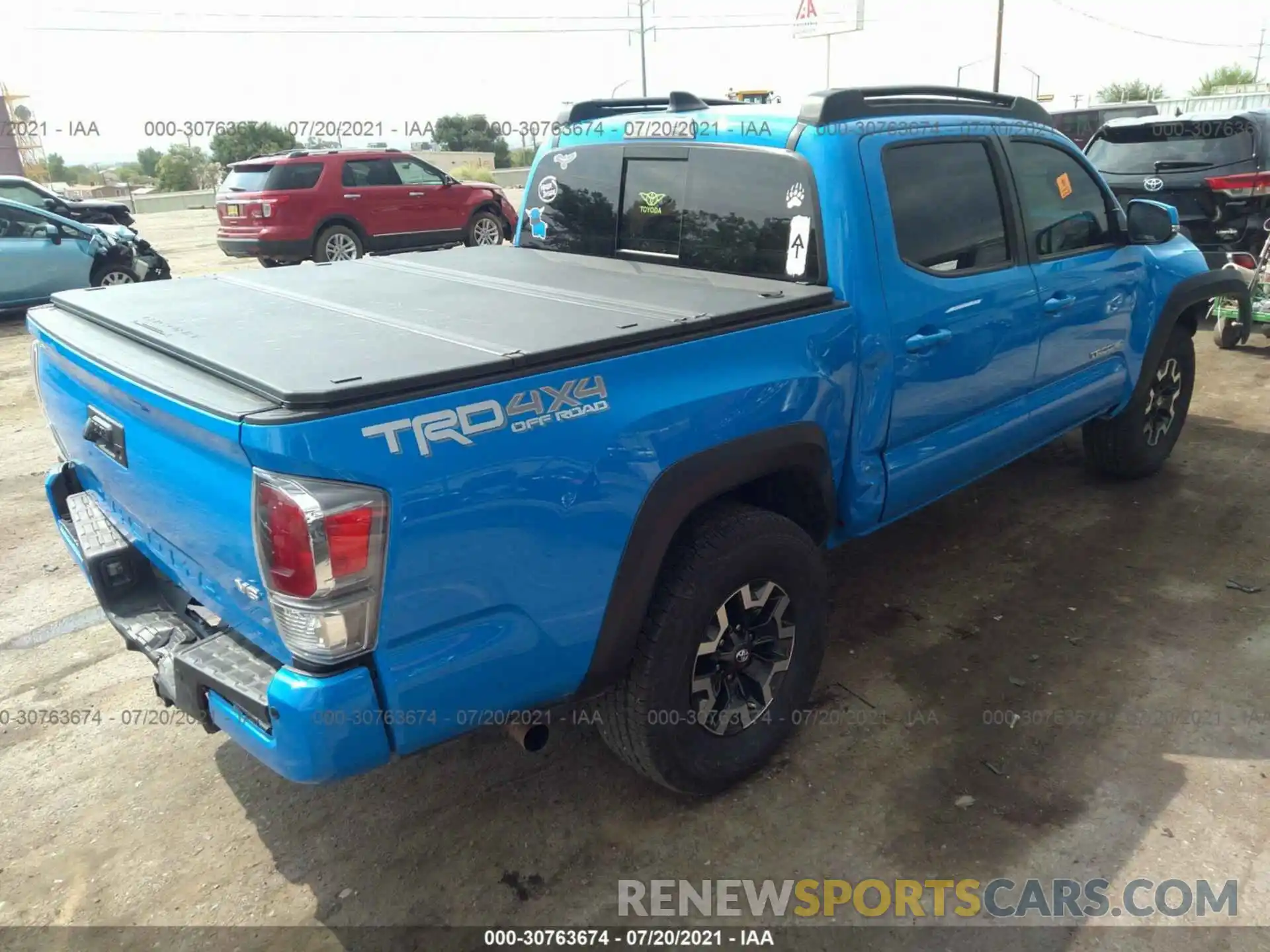 4 Photograph of a damaged car 5TFCZ5AN2LX243265 TOYOTA TACOMA 4WD 2020