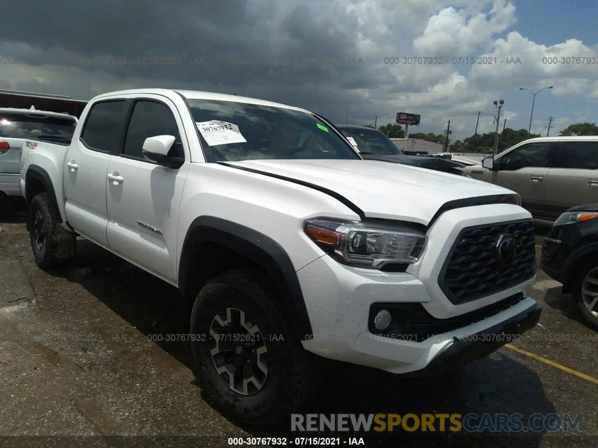 1 Photograph of a damaged car 5TFCZ5AN3LX228967 TOYOTA TACOMA 4WD 2020