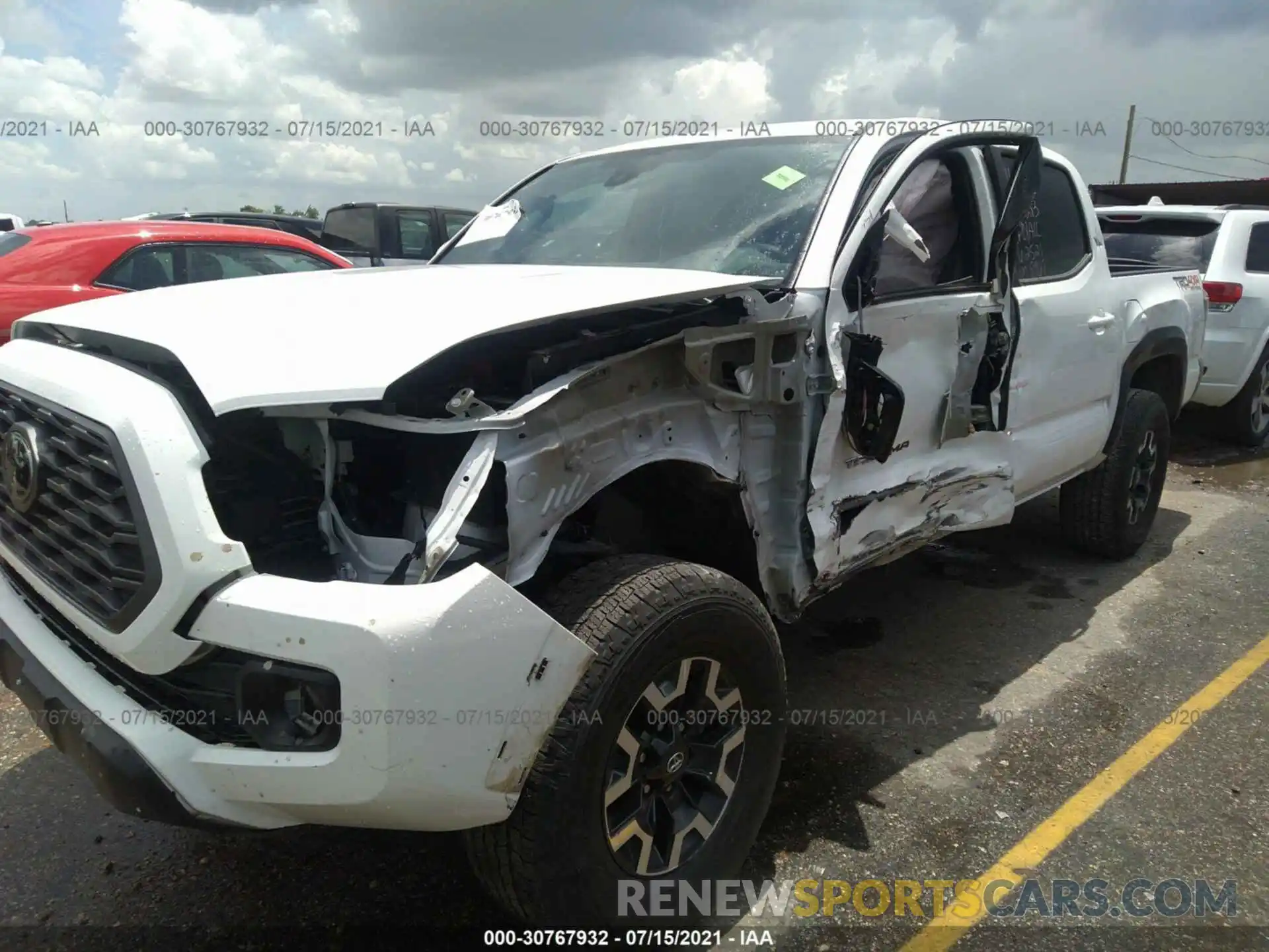 2 Photograph of a damaged car 5TFCZ5AN3LX228967 TOYOTA TACOMA 4WD 2020