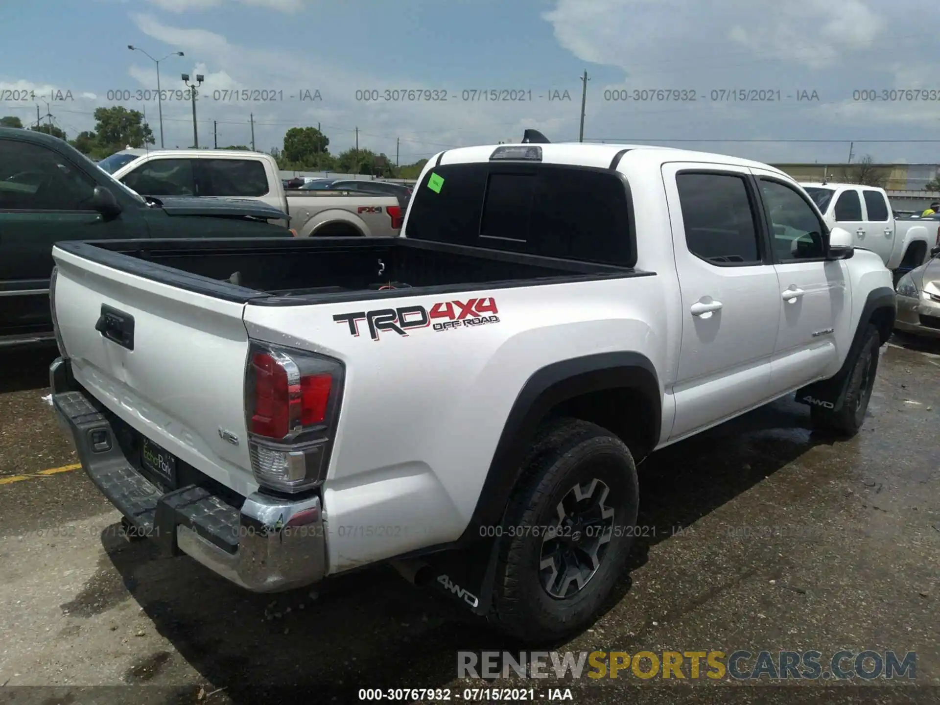 4 Photograph of a damaged car 5TFCZ5AN3LX228967 TOYOTA TACOMA 4WD 2020