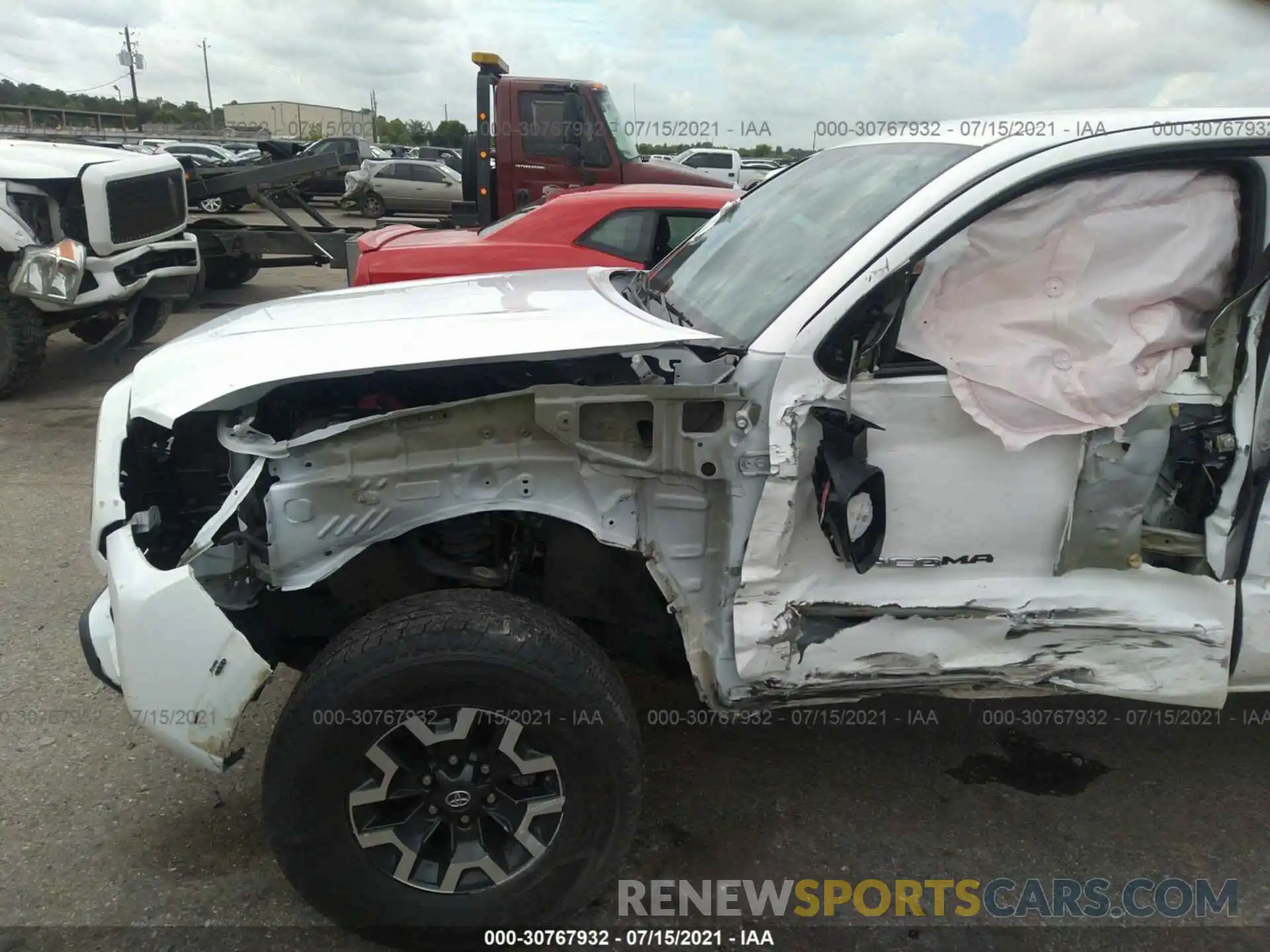 6 Photograph of a damaged car 5TFCZ5AN3LX228967 TOYOTA TACOMA 4WD 2020