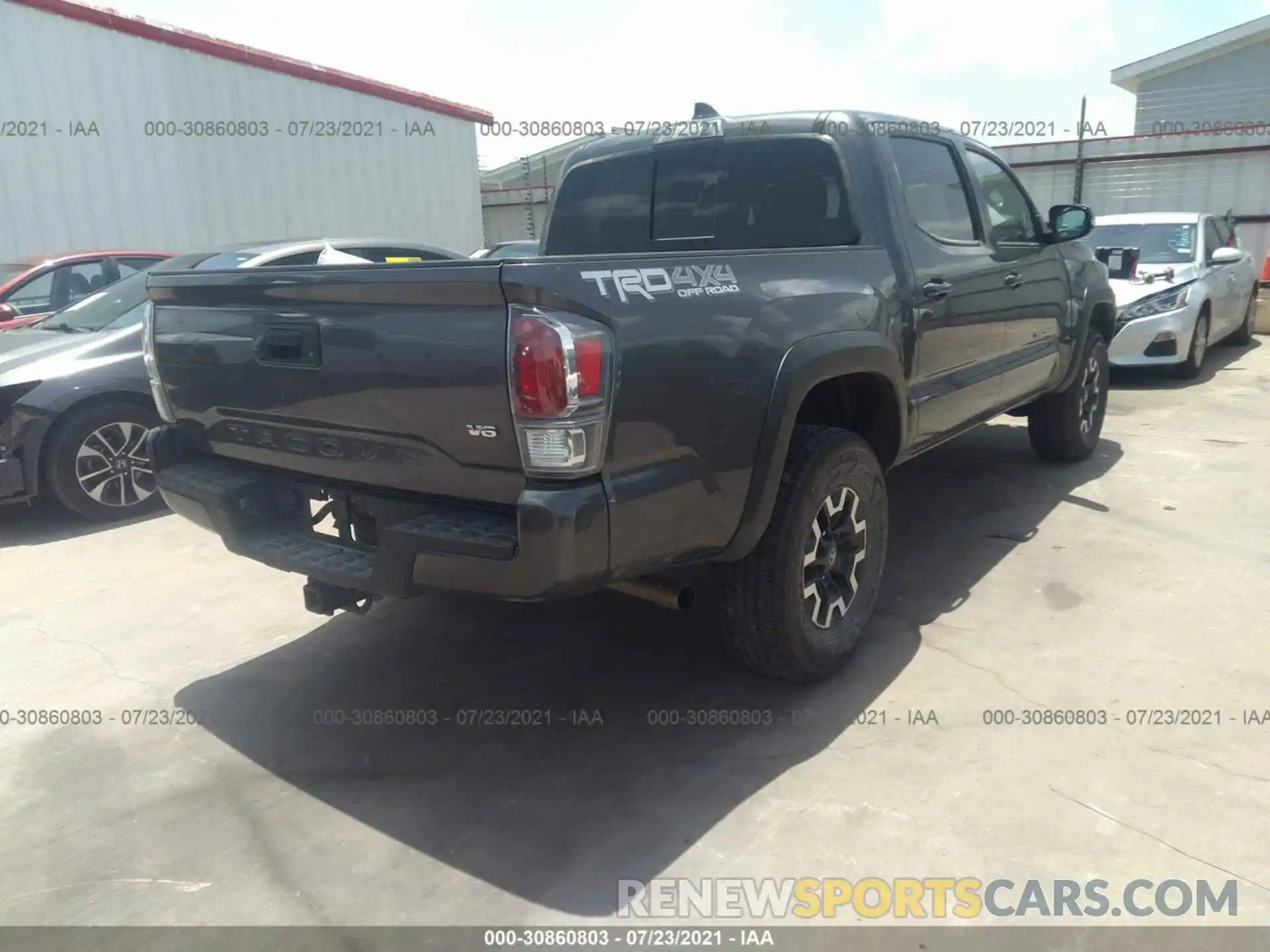 4 Фотография поврежденного автомобиля 5TFCZ5AN3LX231092 TOYOTA TACOMA 4WD 2020