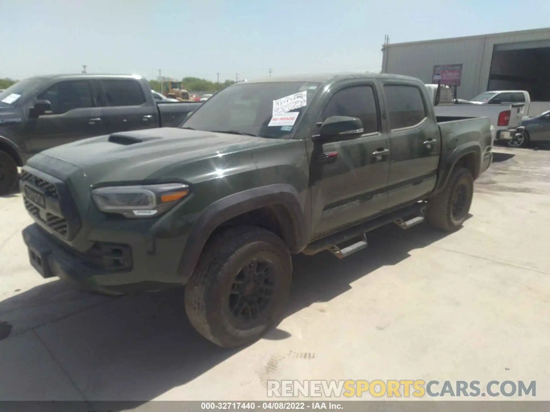 2 Фотография поврежденного автомобиля 5TFCZ5AN3LX231349 TOYOTA TACOMA 4WD 2020