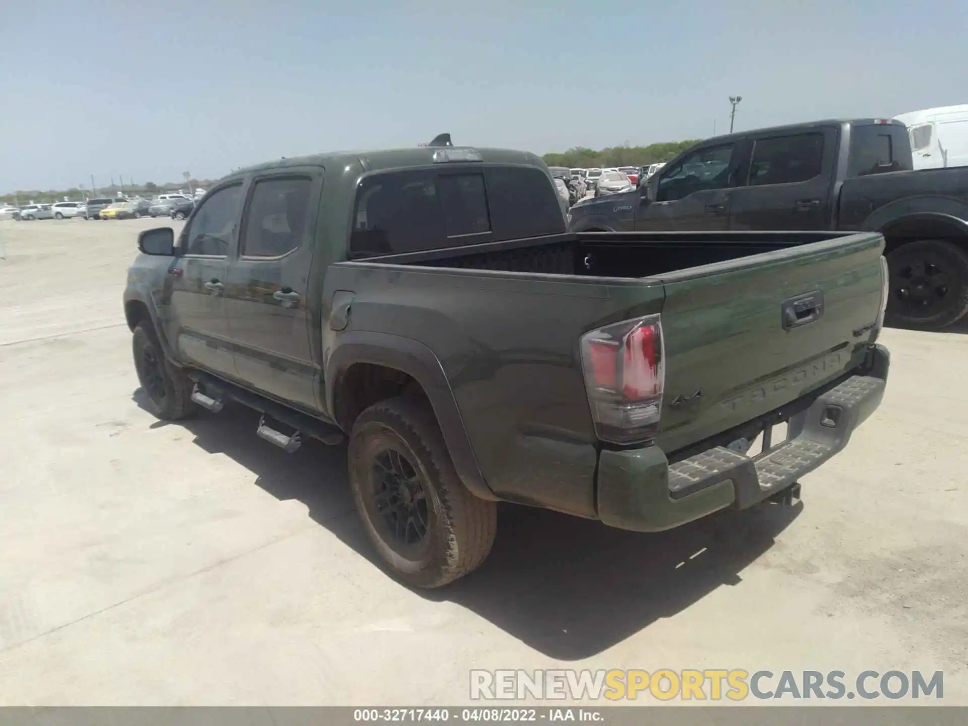 3 Photograph of a damaged car 5TFCZ5AN3LX231349 TOYOTA TACOMA 4WD 2020