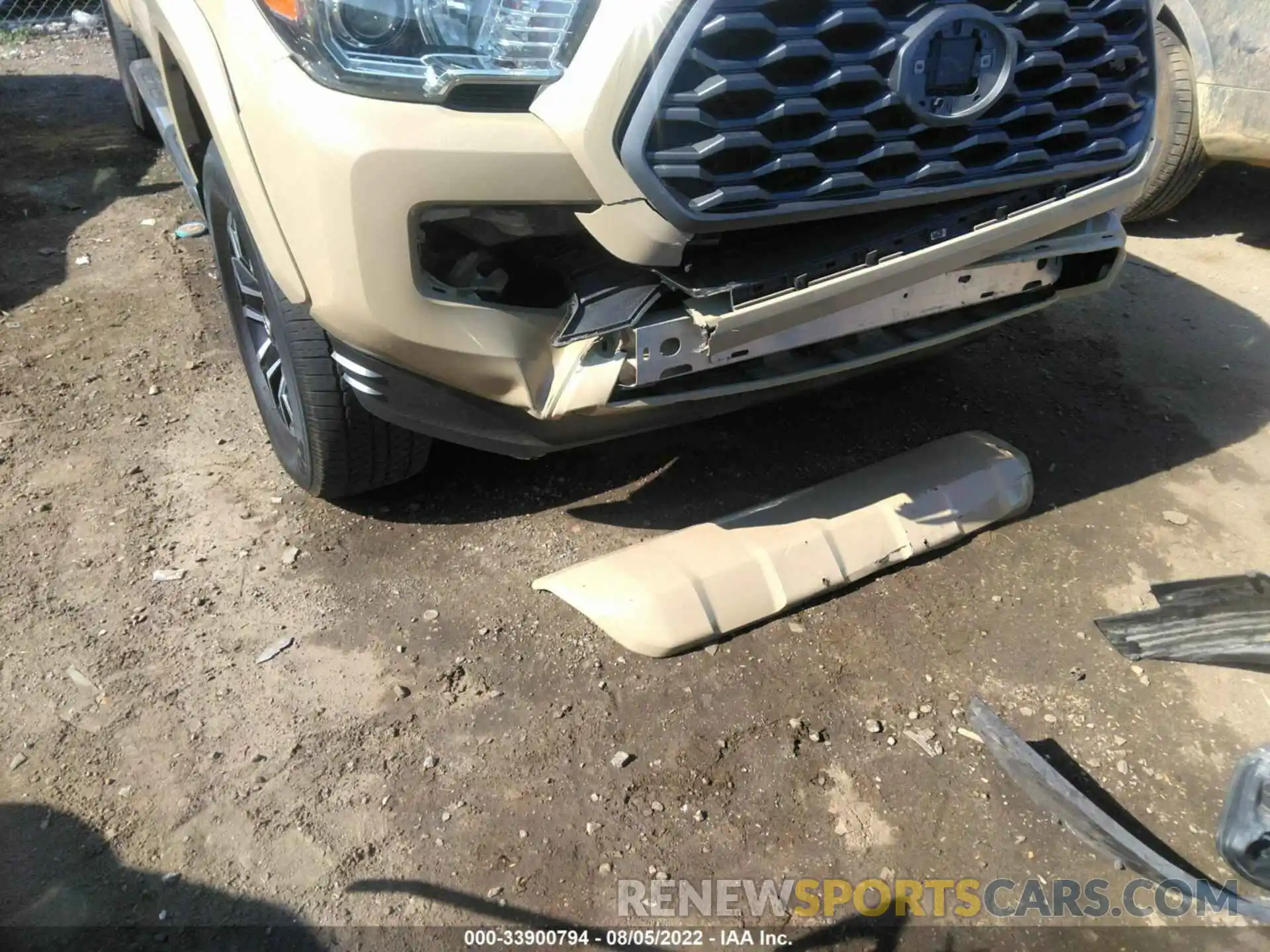 12 Photograph of a damaged car 5TFCZ5AN3LX231545 TOYOTA TACOMA 4WD 2020