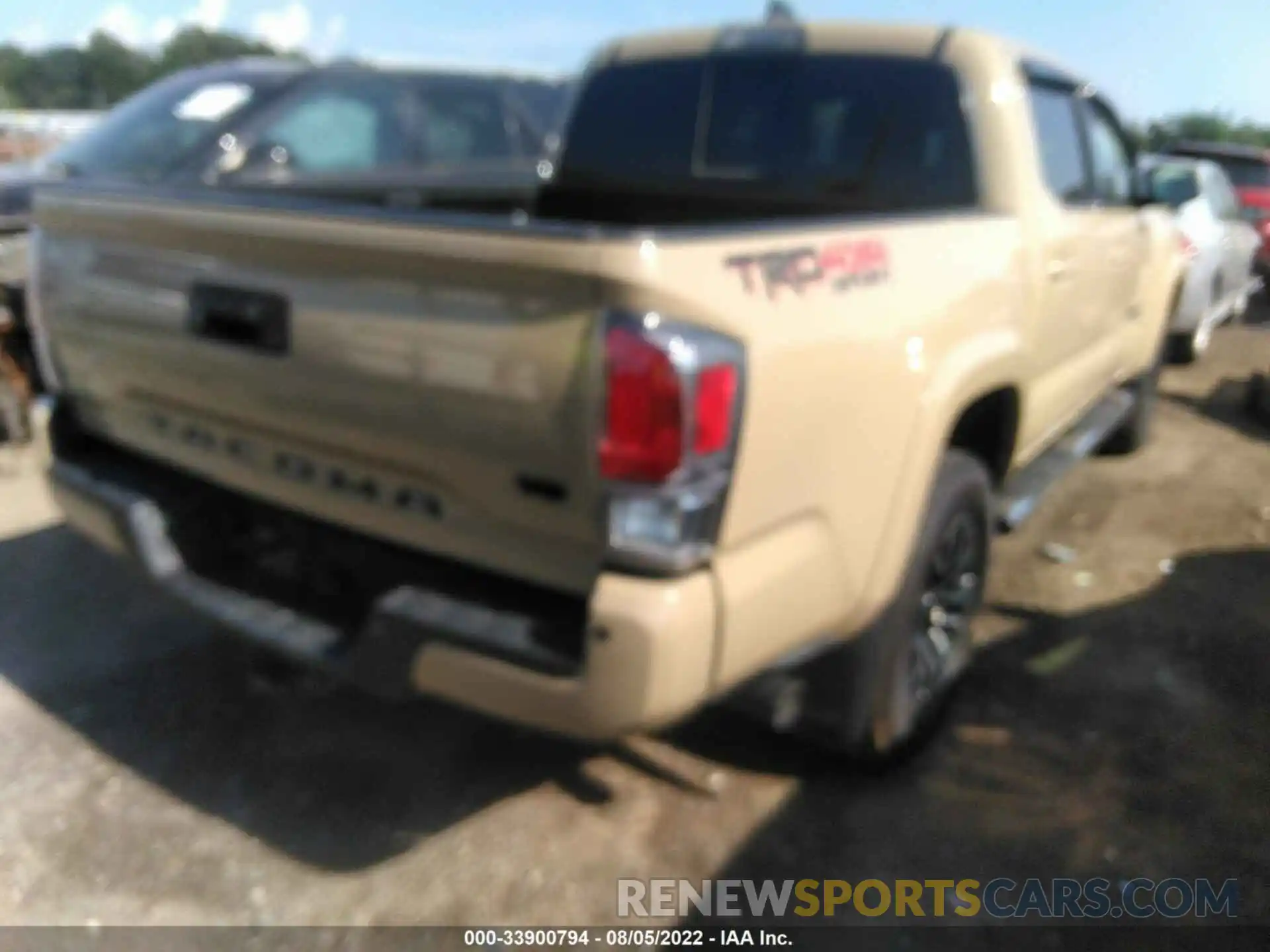 4 Photograph of a damaged car 5TFCZ5AN3LX231545 TOYOTA TACOMA 4WD 2020