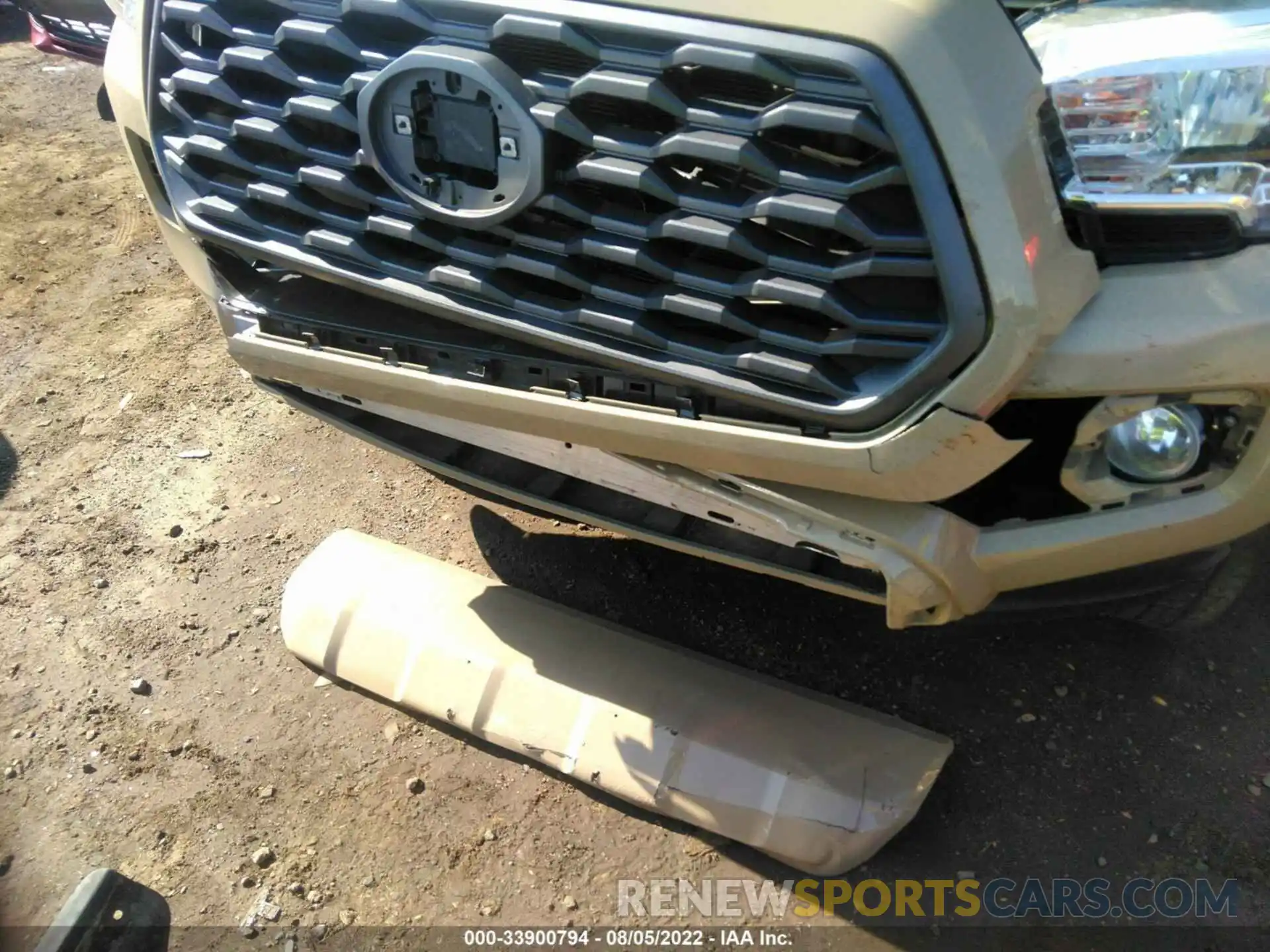 6 Photograph of a damaged car 5TFCZ5AN3LX231545 TOYOTA TACOMA 4WD 2020