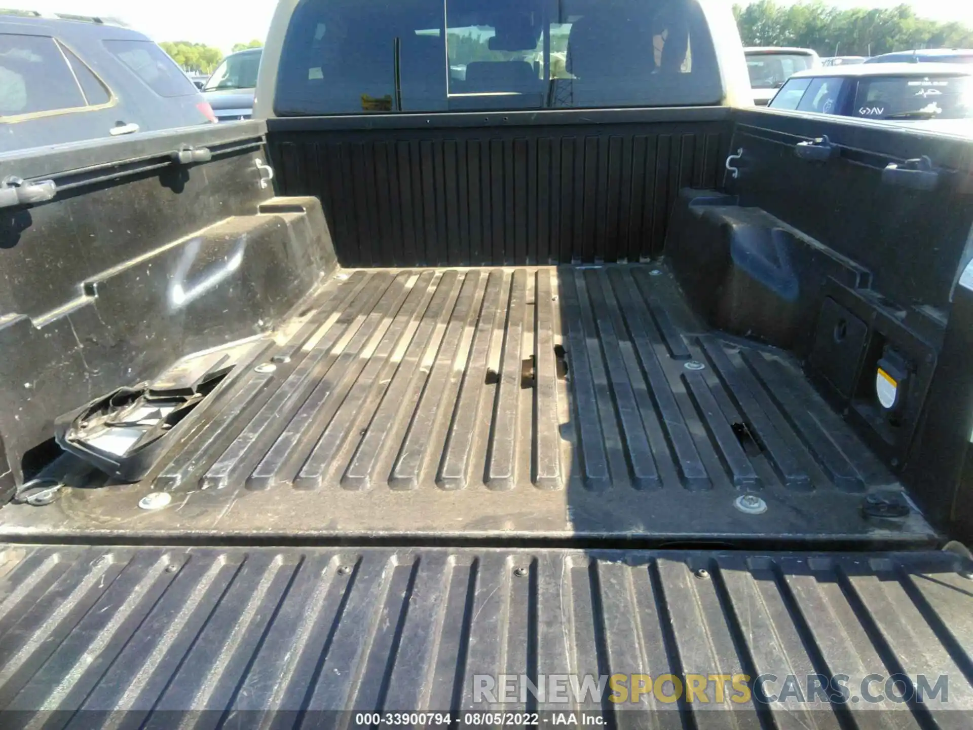 8 Photograph of a damaged car 5TFCZ5AN3LX231545 TOYOTA TACOMA 4WD 2020