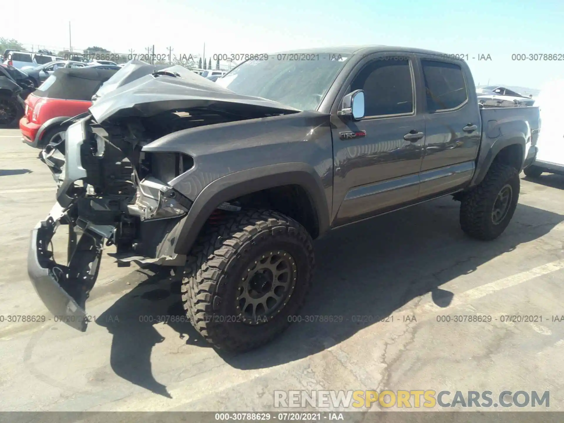 2 Фотография поврежденного автомобиля 5TFCZ5AN3LX231898 TOYOTA TACOMA 4WD 2020