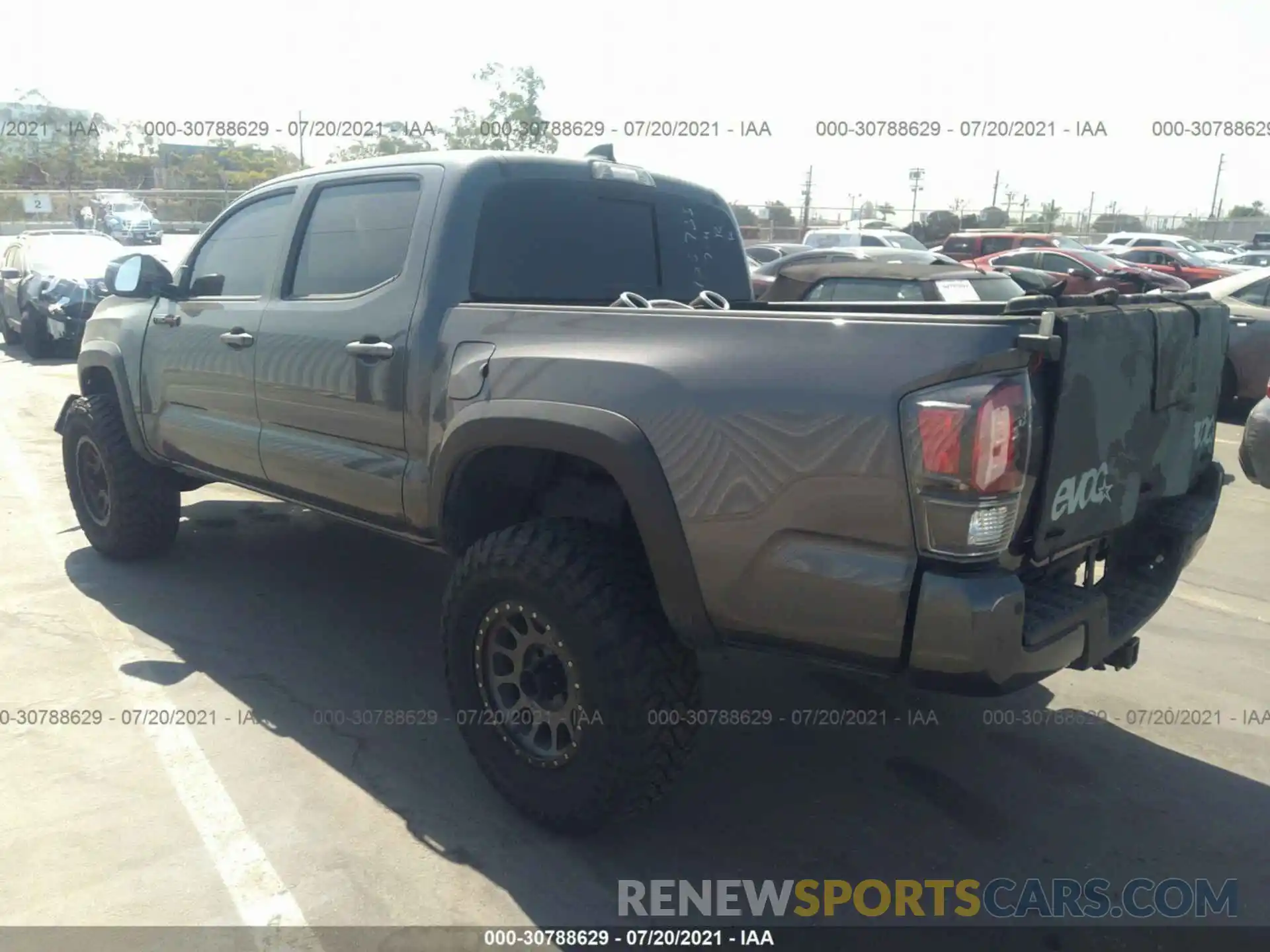 3 Photograph of a damaged car 5TFCZ5AN3LX231898 TOYOTA TACOMA 4WD 2020