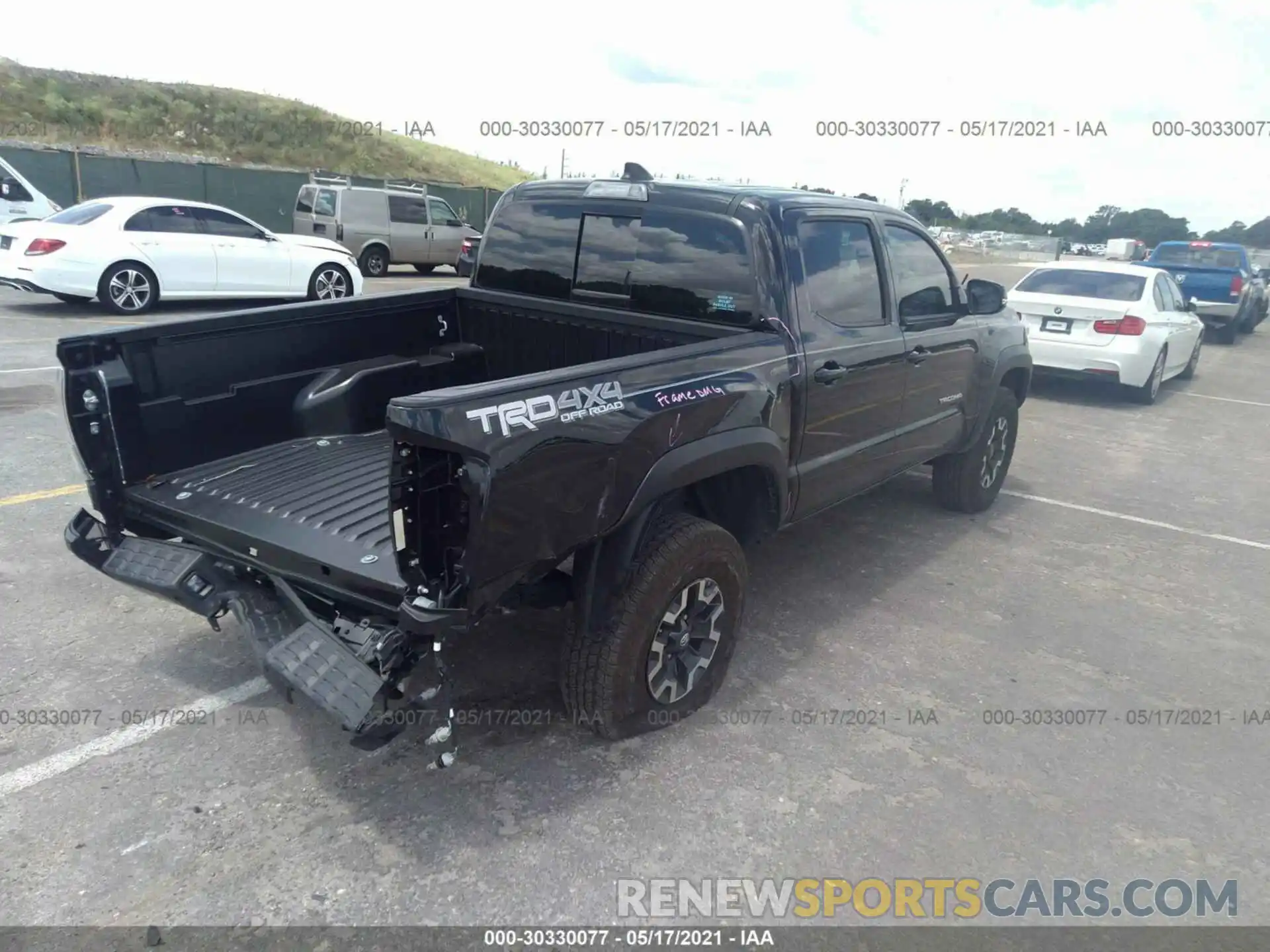 4 Фотография поврежденного автомобиля 5TFCZ5AN3LX234123 TOYOTA TACOMA 4WD 2020