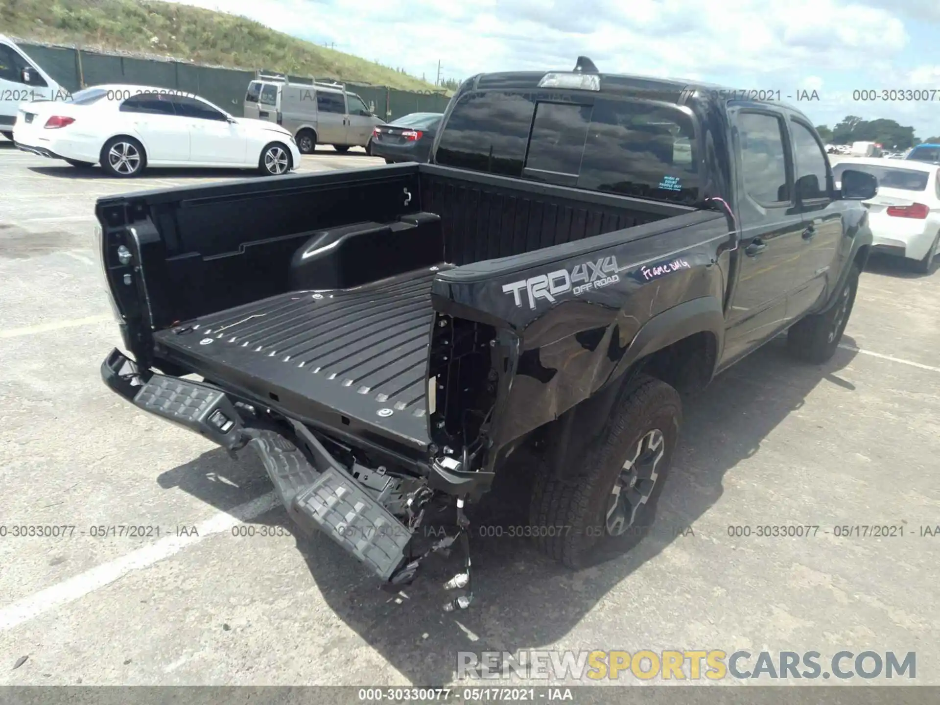 6 Фотография поврежденного автомобиля 5TFCZ5AN3LX234123 TOYOTA TACOMA 4WD 2020