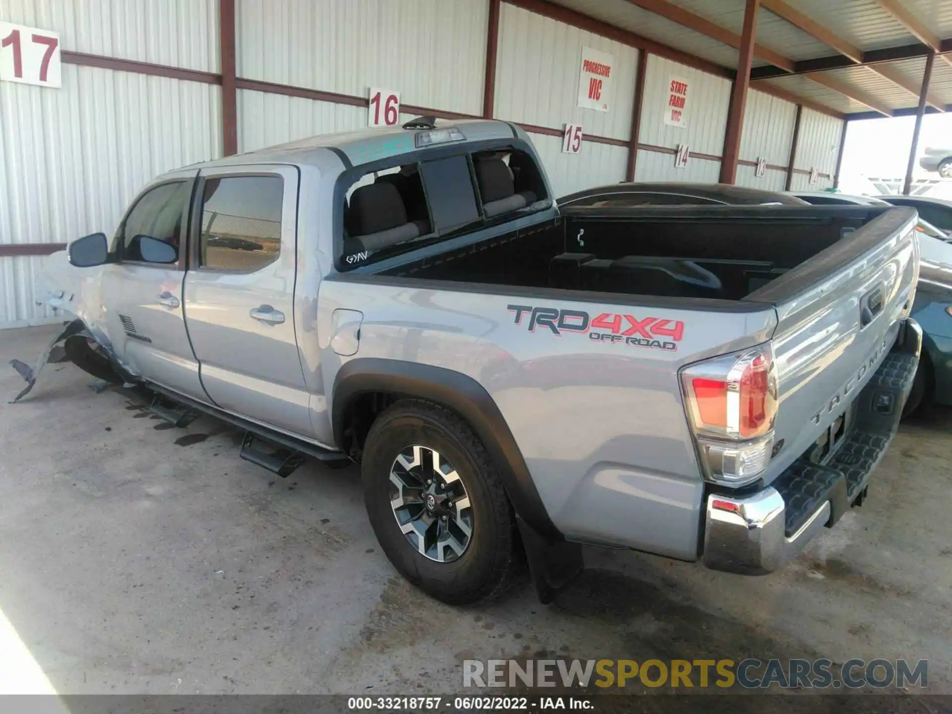 3 Photograph of a damaged car 5TFCZ5AN3LX235143 TOYOTA TACOMA 4WD 2020